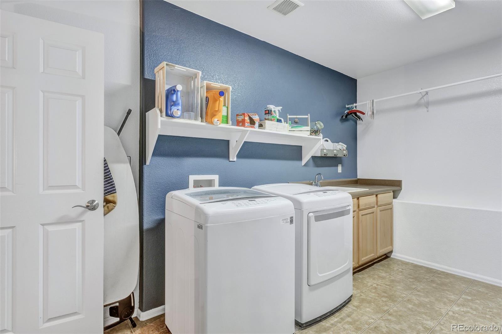 MLS Image #13 for 25048 e canal place,aurora, Colorado