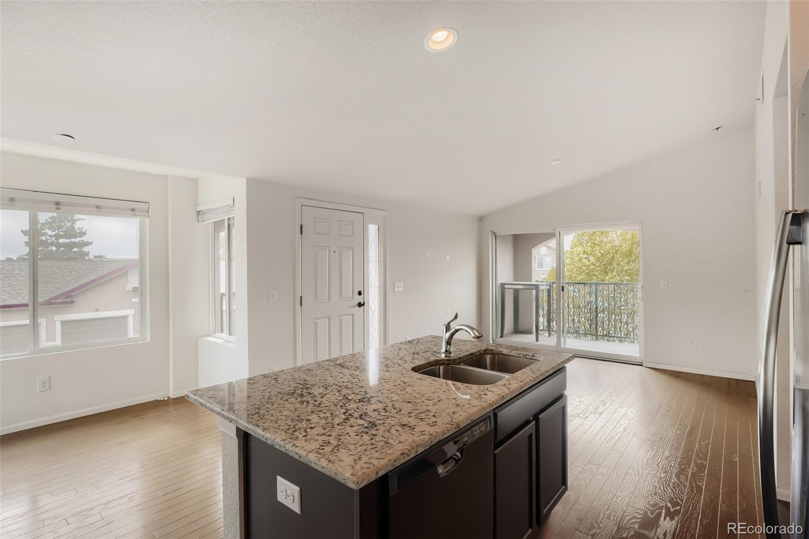 MLS Image #11 for 15165 e 16th place,aurora, Colorado