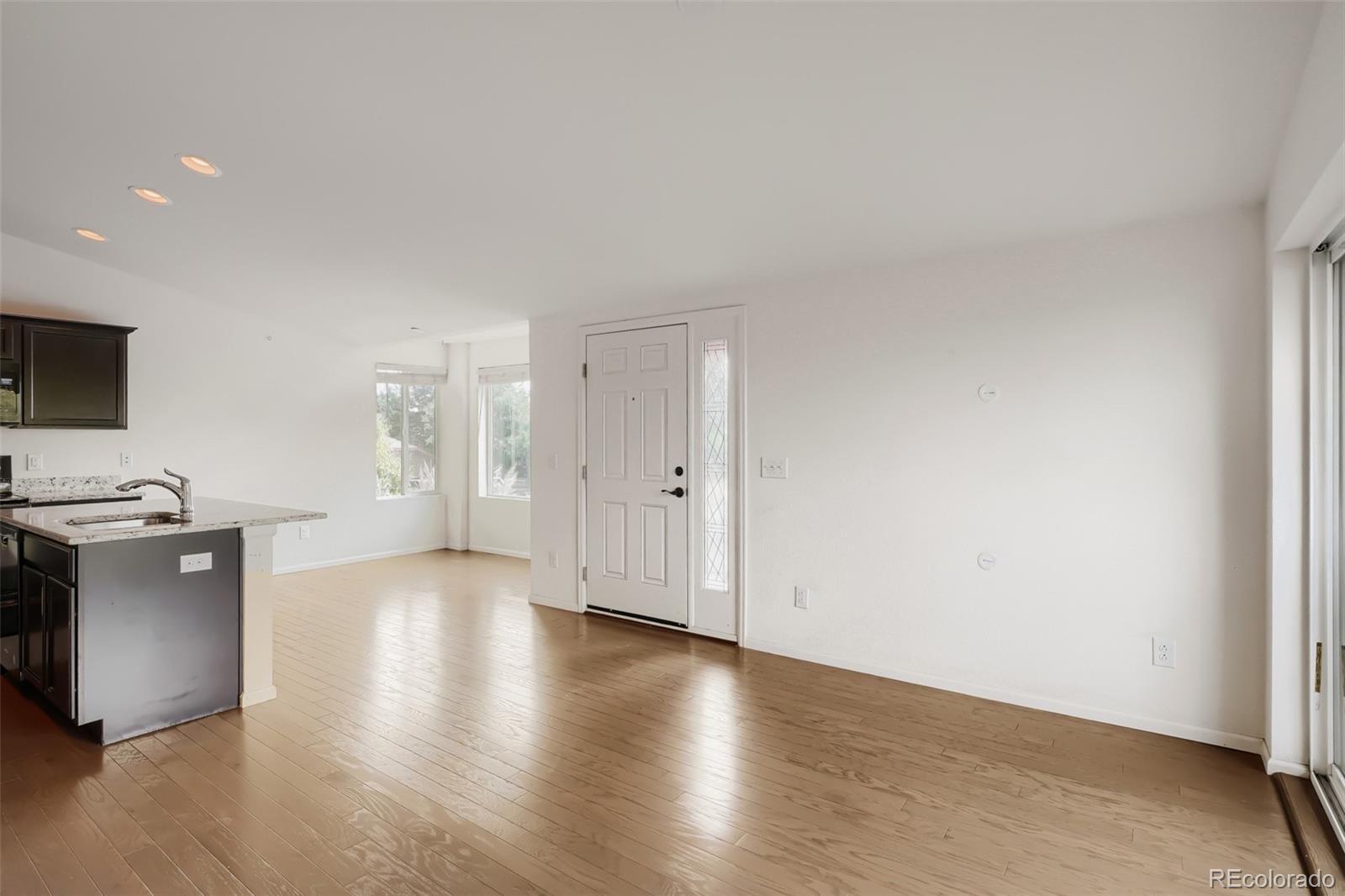 MLS Image #5 for 15165 e 16th place,aurora, Colorado