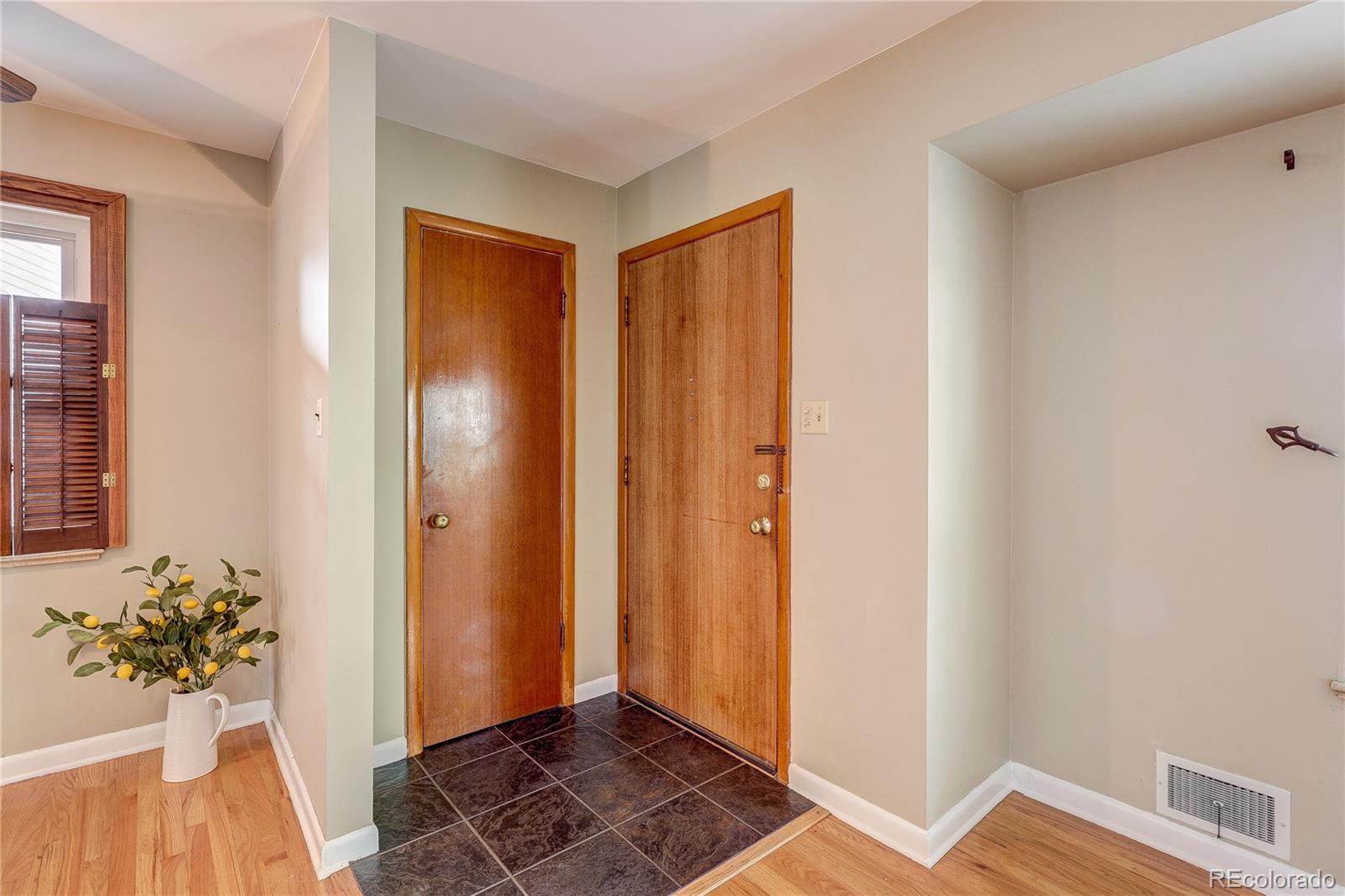 MLS Image #4 for 1860 s fairfax street,denver, Colorado