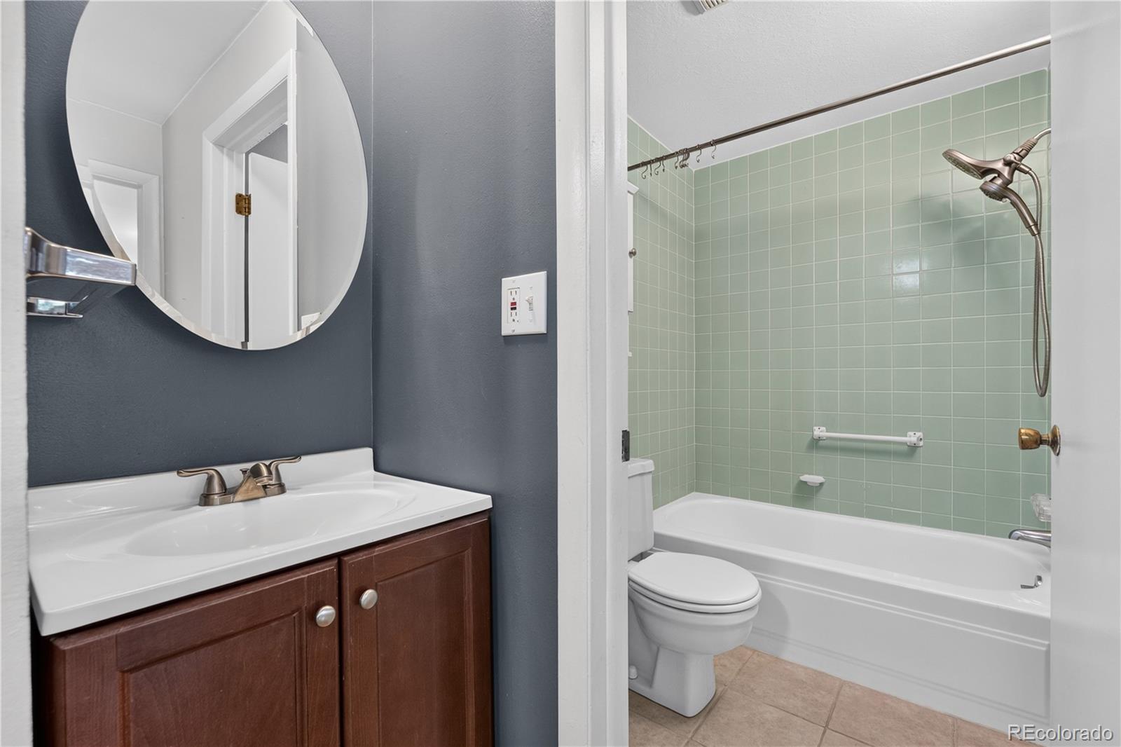 MLS Image #11 for 937 n clarkson street,denver, Colorado