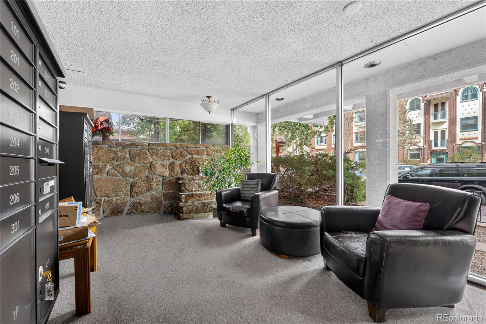 MLS Image #16 for 937 n clarkson street,denver, Colorado
