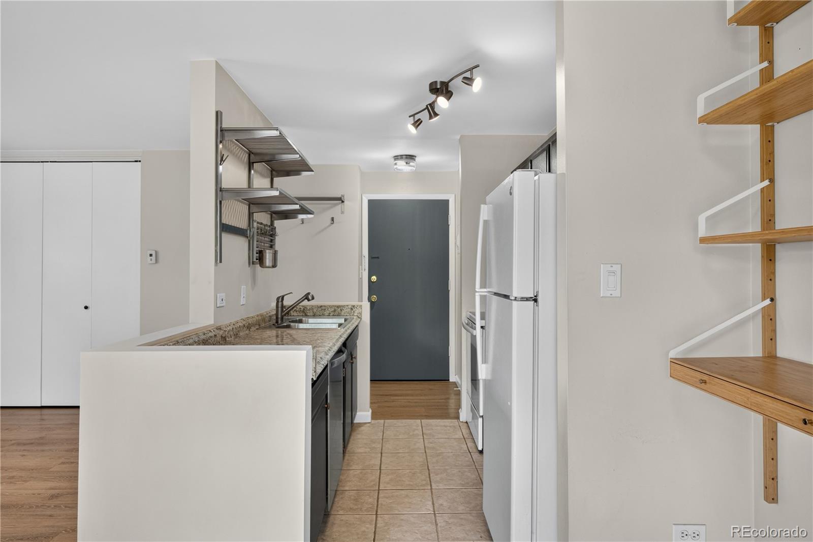 MLS Image #2 for 937 n clarkson street,denver, Colorado