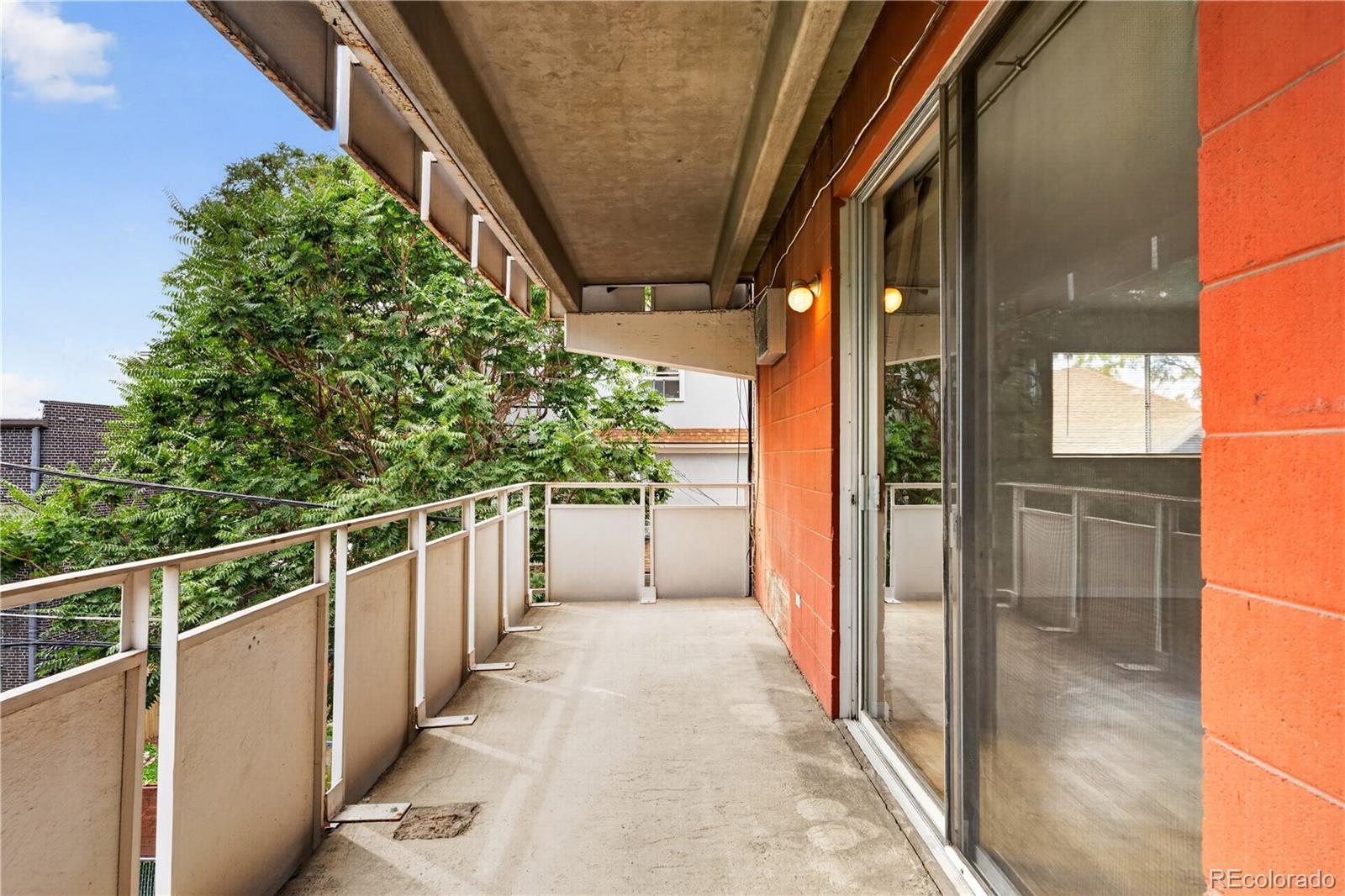 MLS Image #5 for 937 n clarkson street,denver, Colorado