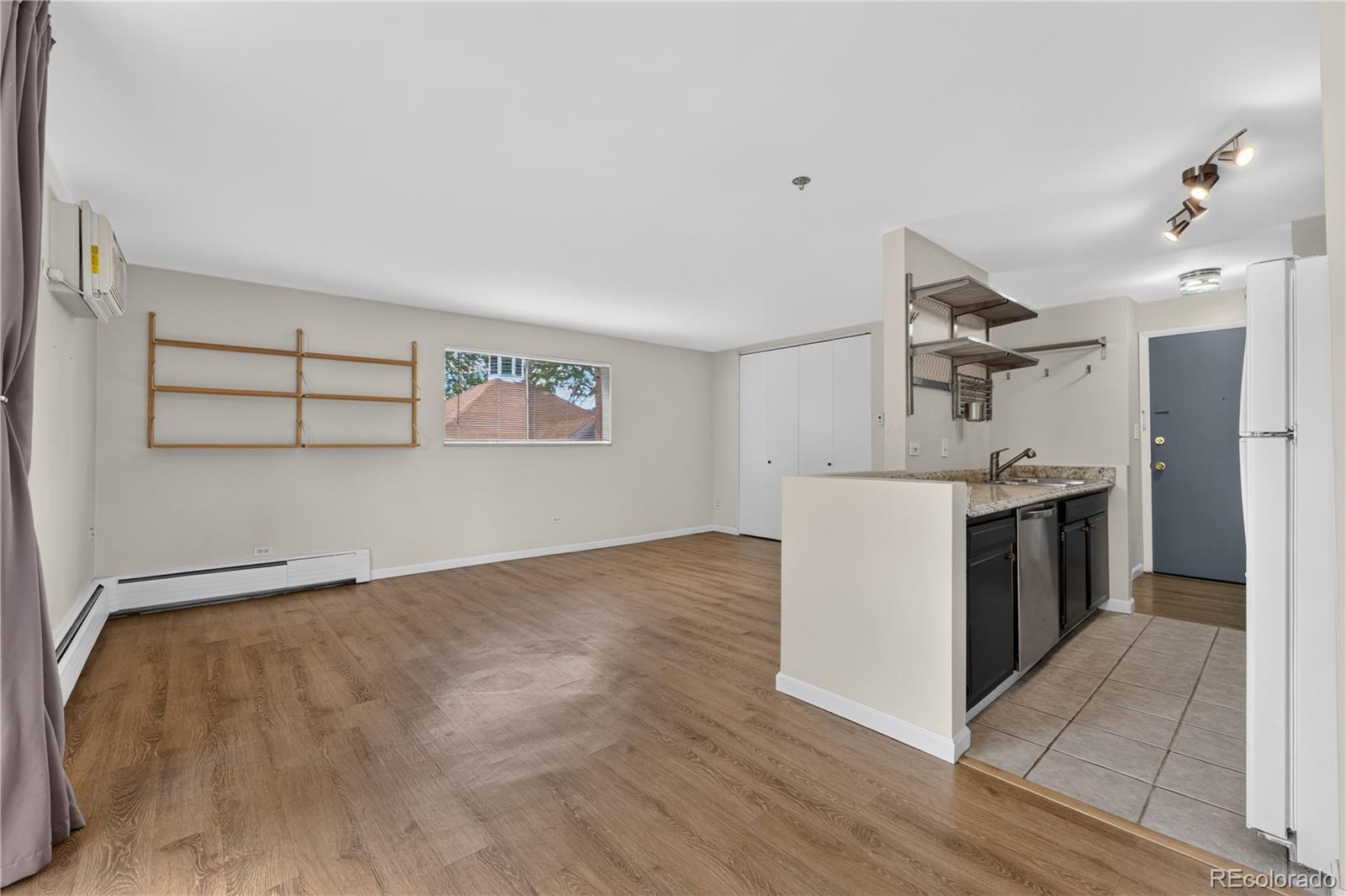 MLS Image #7 for 937 n clarkson street,denver, Colorado