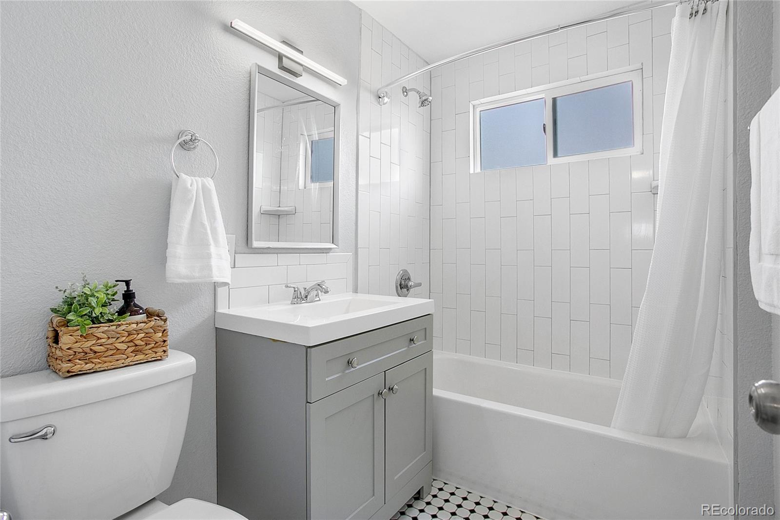 MLS Image #13 for 1030 s kearney street,denver, Colorado