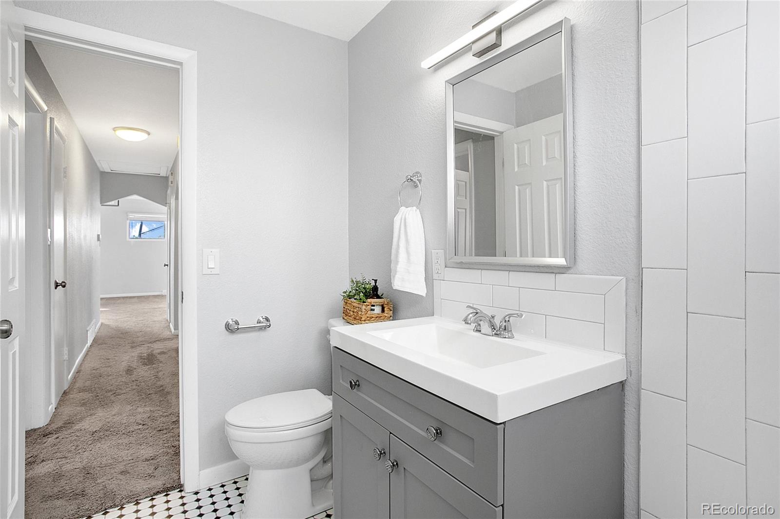 MLS Image #14 for 1030 s kearney street,denver, Colorado