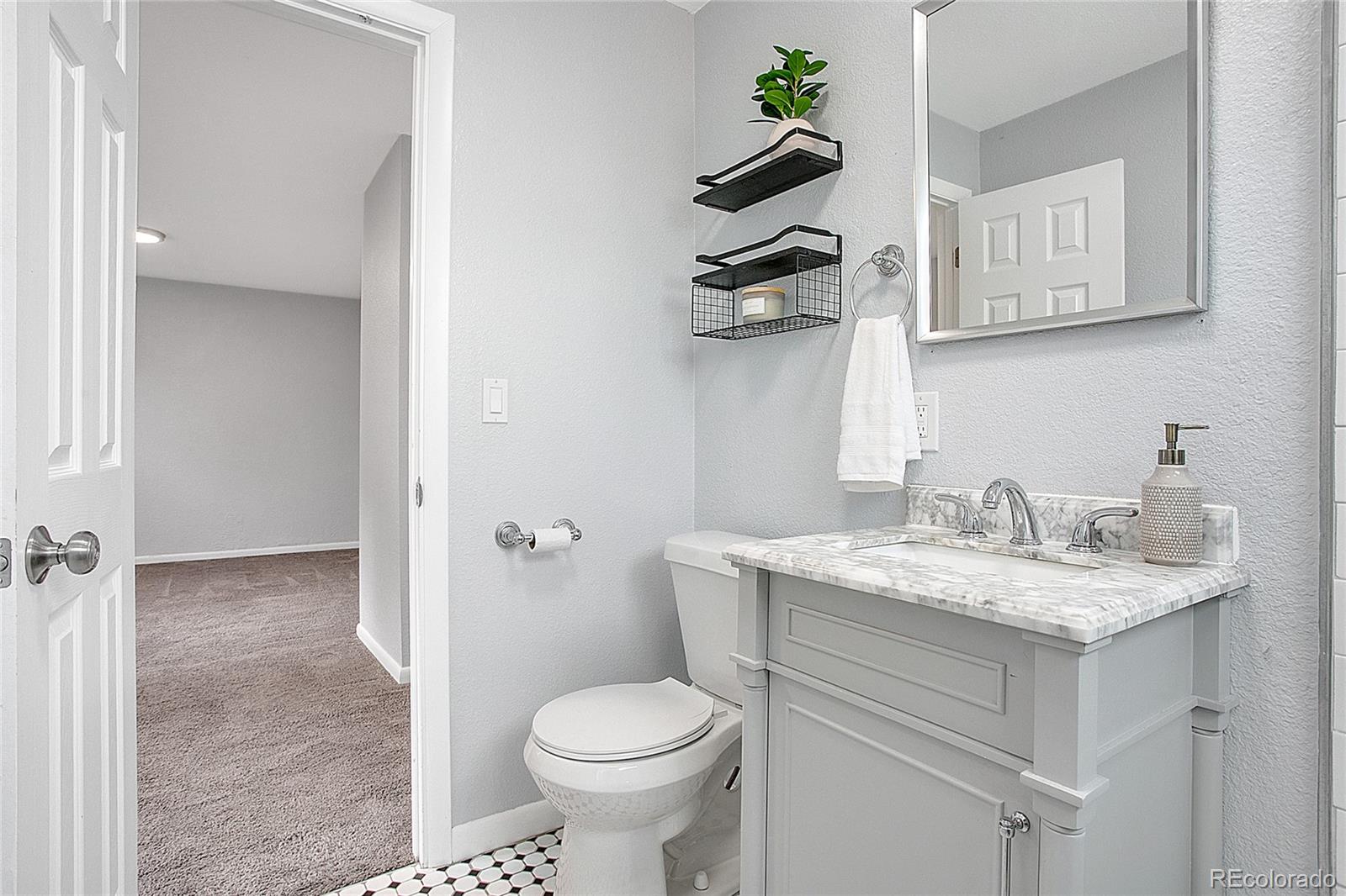 MLS Image #21 for 1030 s kearney street,denver, Colorado