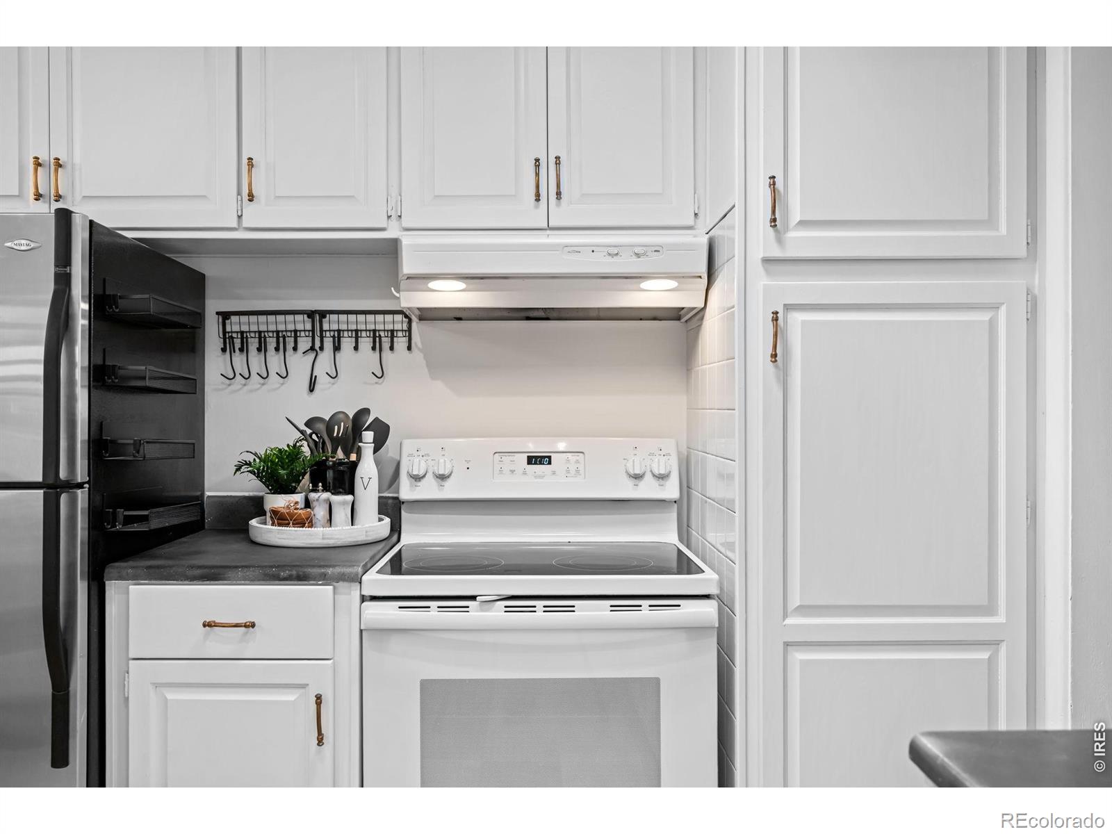 MLS Image #13 for 5681 e gunnison place,denver, Colorado
