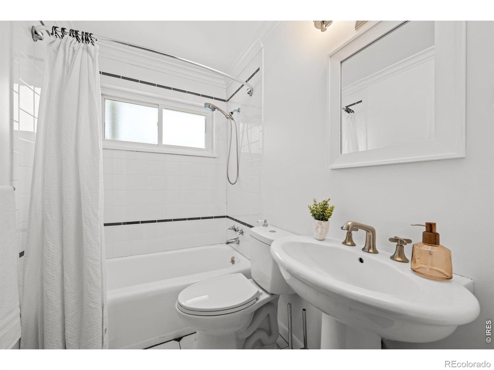 MLS Image #17 for 5681 e gunnison place,denver, Colorado
