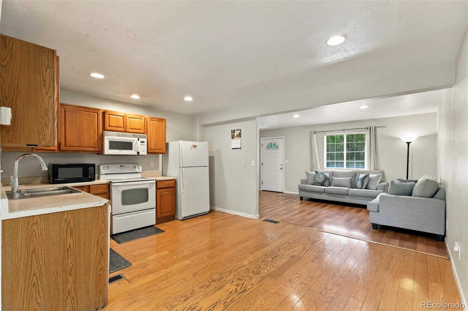 MLS Image #13 for 11959 e 7th avenue,aurora, Colorado
