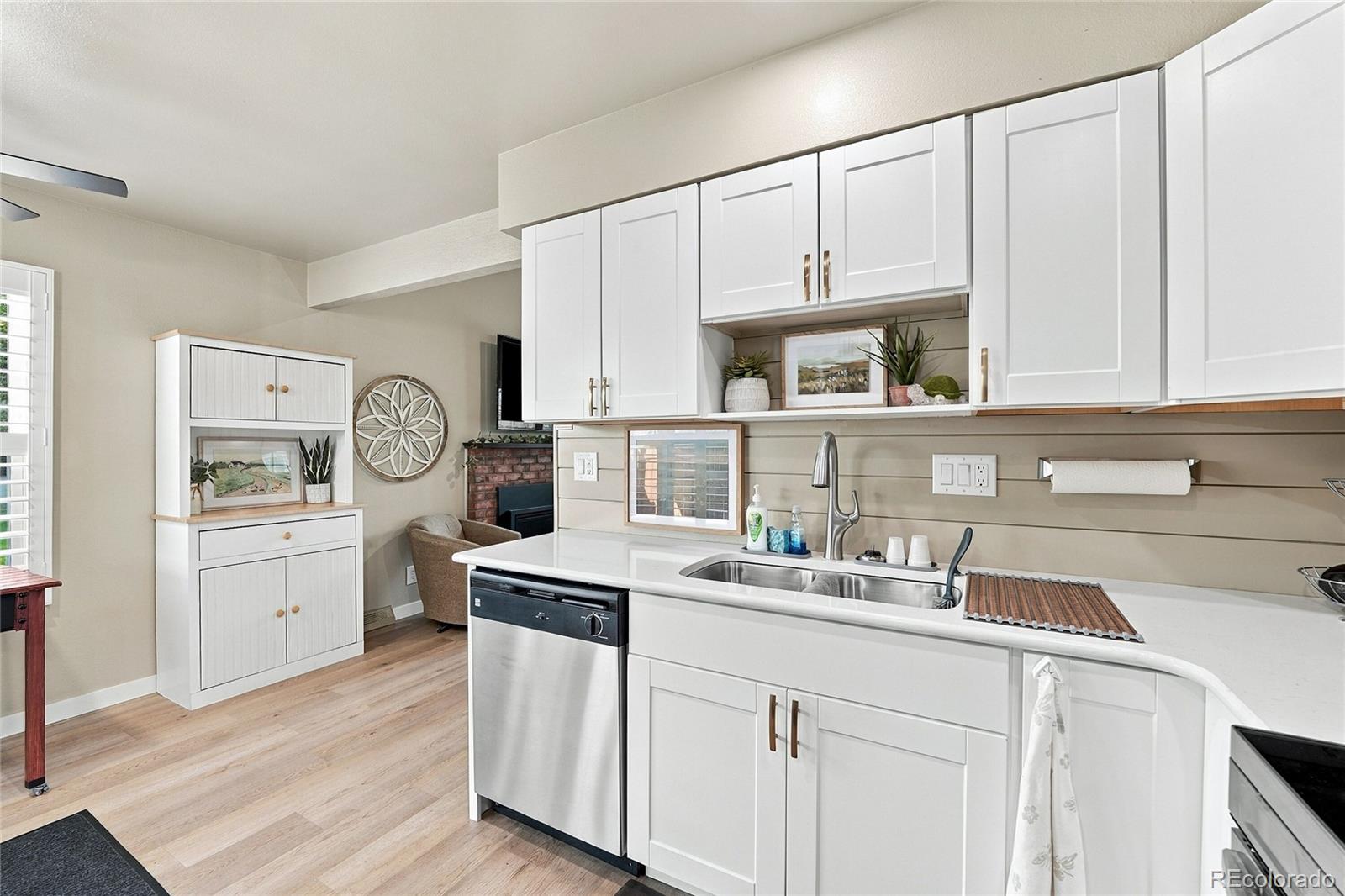 MLS Image #10 for 7098 s knolls way,centennial, Colorado
