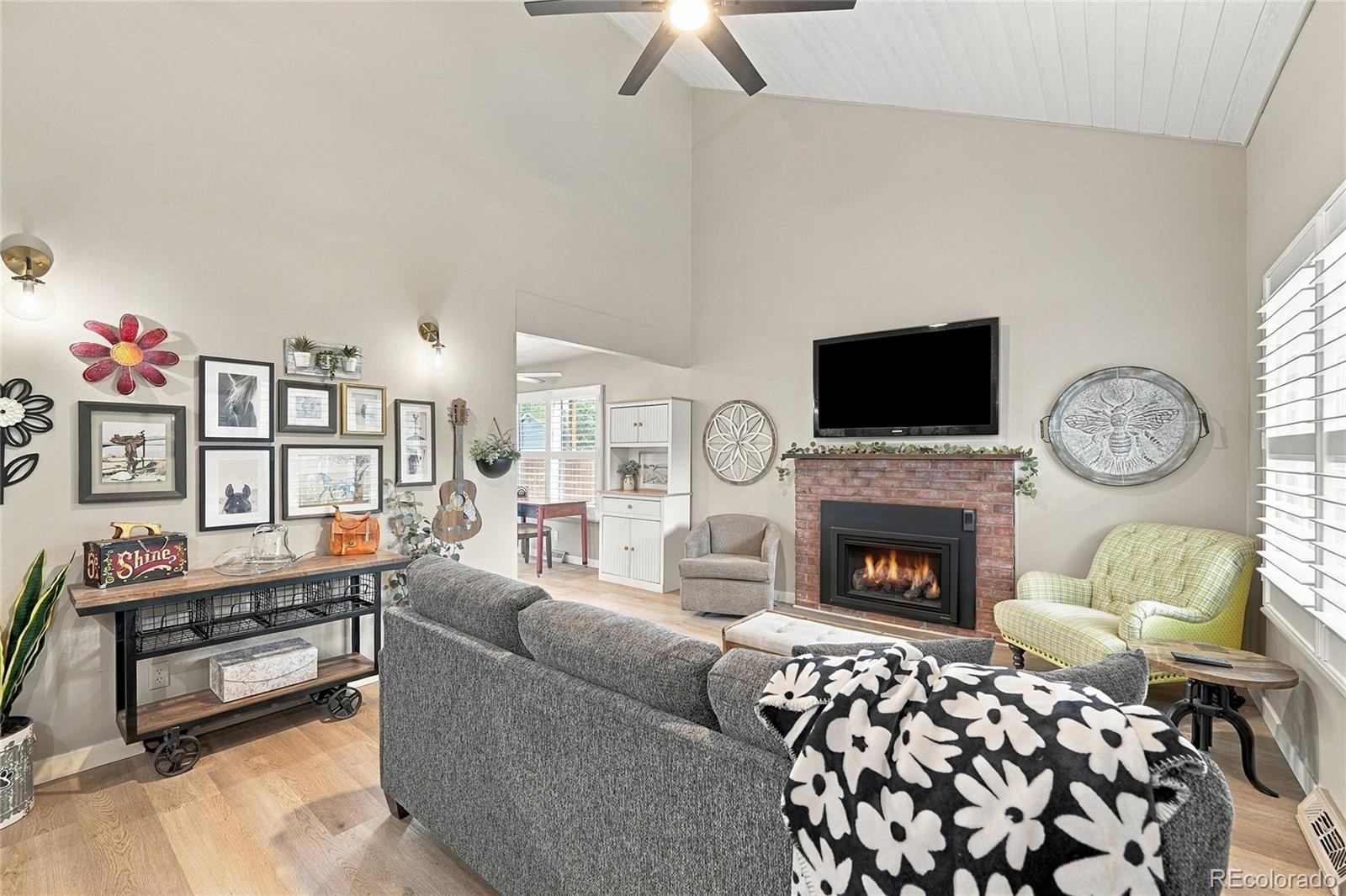 MLS Image #4 for 7098 s knolls way,centennial, Colorado