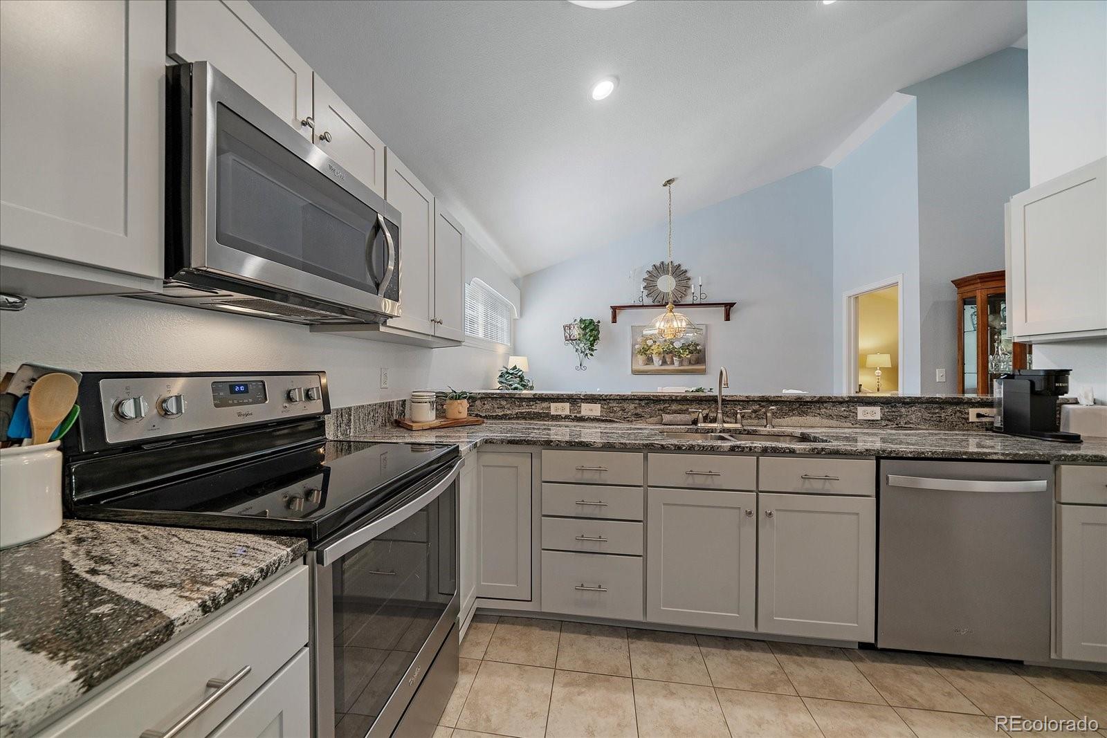 MLS Image #11 for 10868 w dumbarton drive,littleton, Colorado