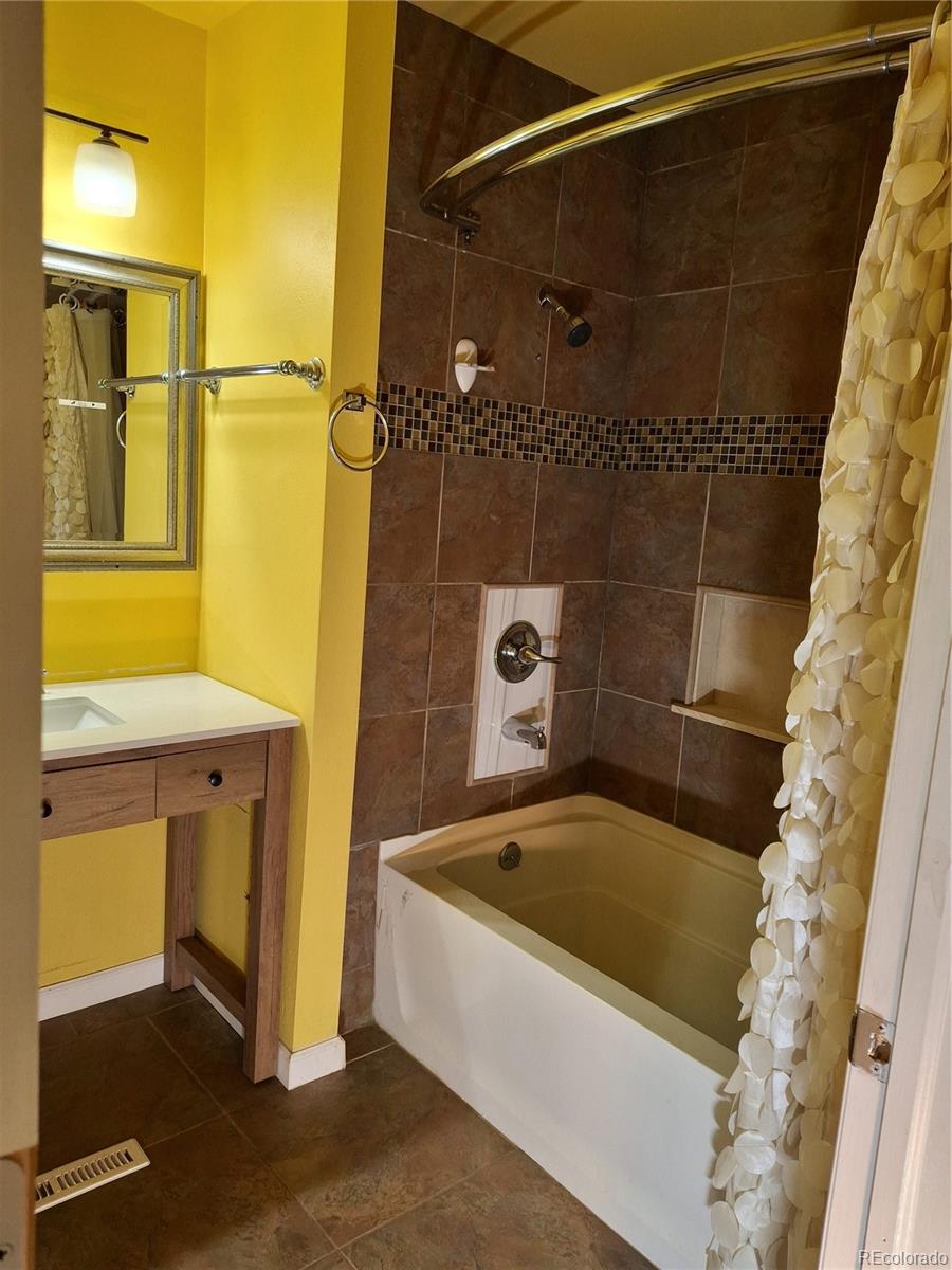MLS Image #9 for 12553 e cornell circle,aurora, Colorado