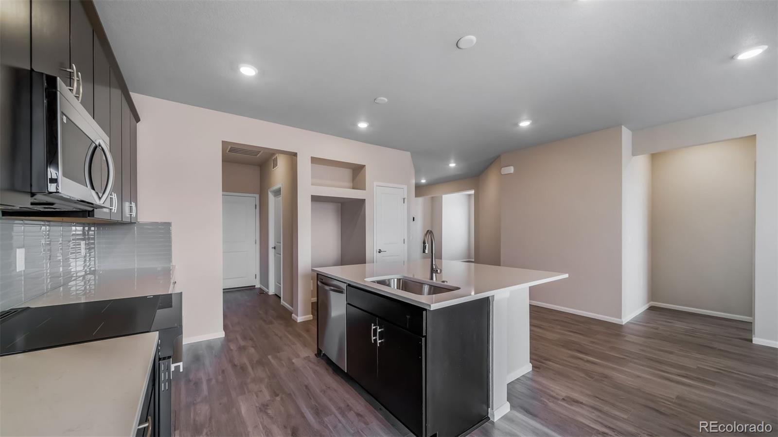 MLS Image #3 for 4982 n tempe street,aurora, Colorado
