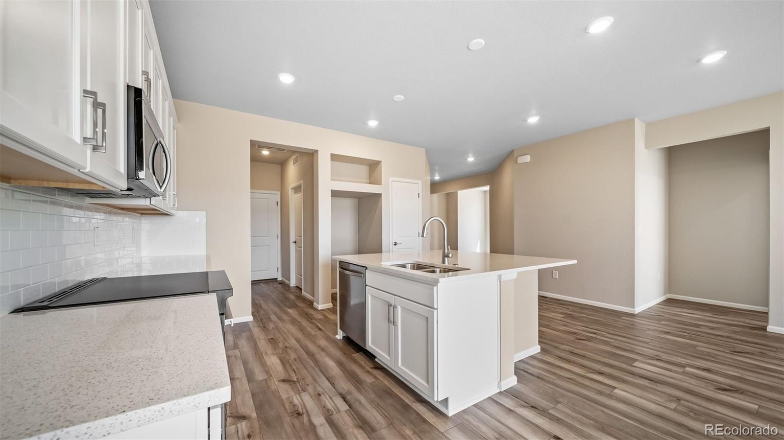 MLS Image #4 for 4974 n tempe street,aurora, Colorado
