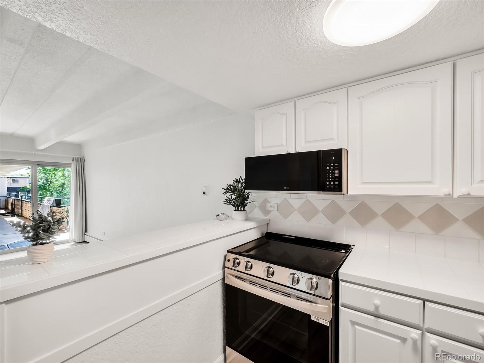 MLS Image #8 for 655 n pearl street,denver, Colorado