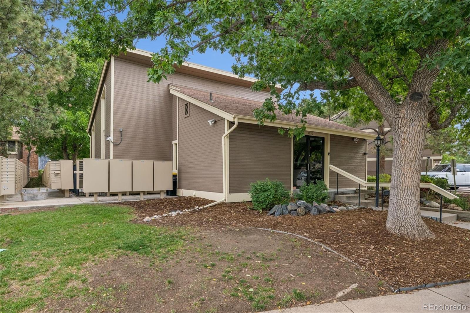 MLS Image #18 for 1990 s helena street a,aurora, Colorado