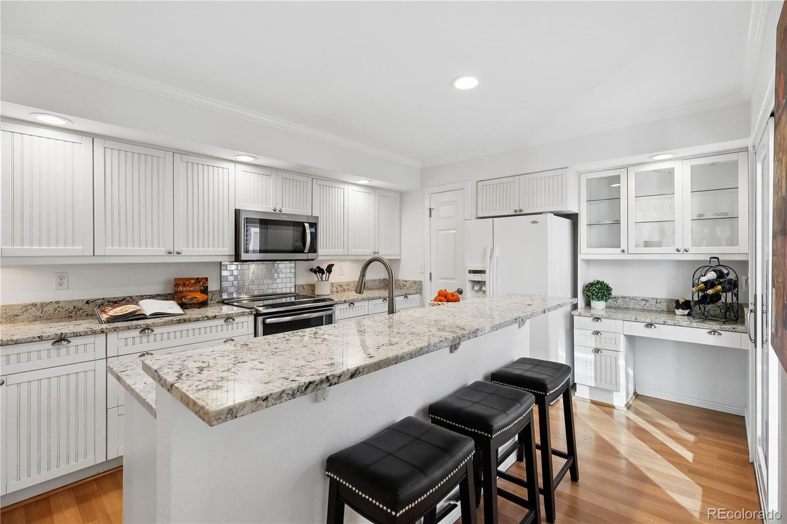 MLS Image #4 for 2290 s yosemite circle,denver, Colorado