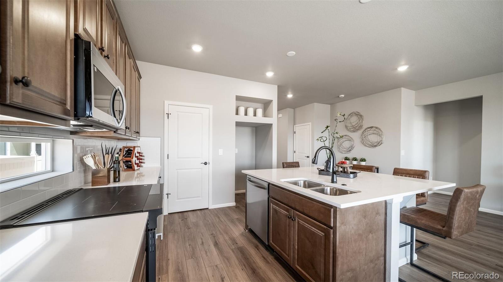MLS Image #5 for 4972 n tempe street,aurora, Colorado