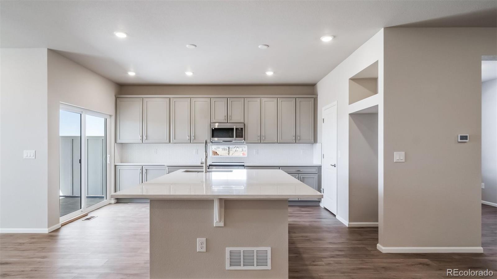 MLS Image #5 for 4982 n tempe street,aurora, Colorado