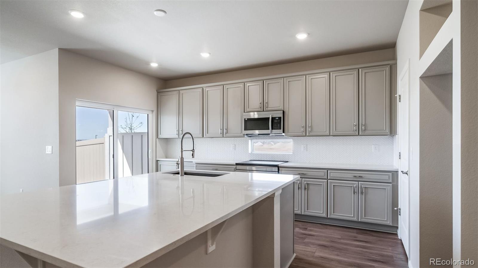 MLS Image #6 for 4982 n tempe street,aurora, Colorado
