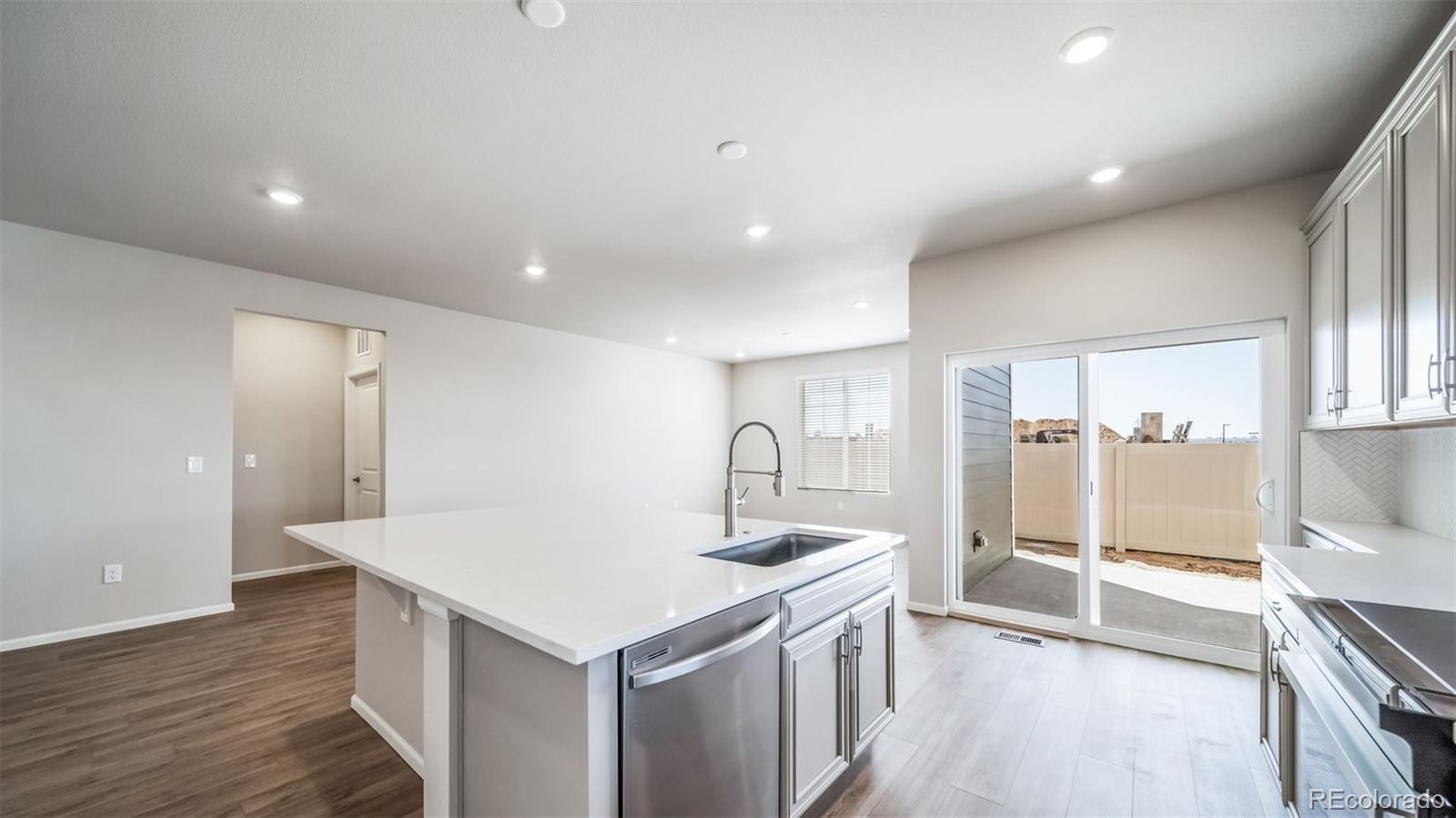 MLS Image #8 for 4982 n tempe street,aurora, Colorado