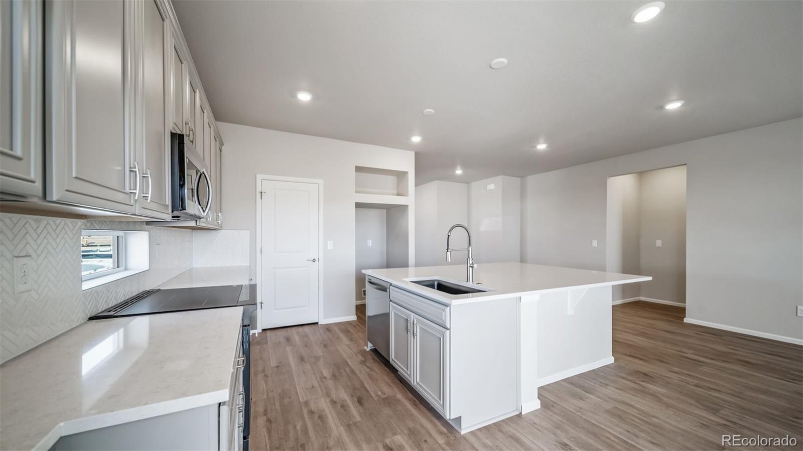 MLS Image #9 for 4982 n tempe street,aurora, Colorado