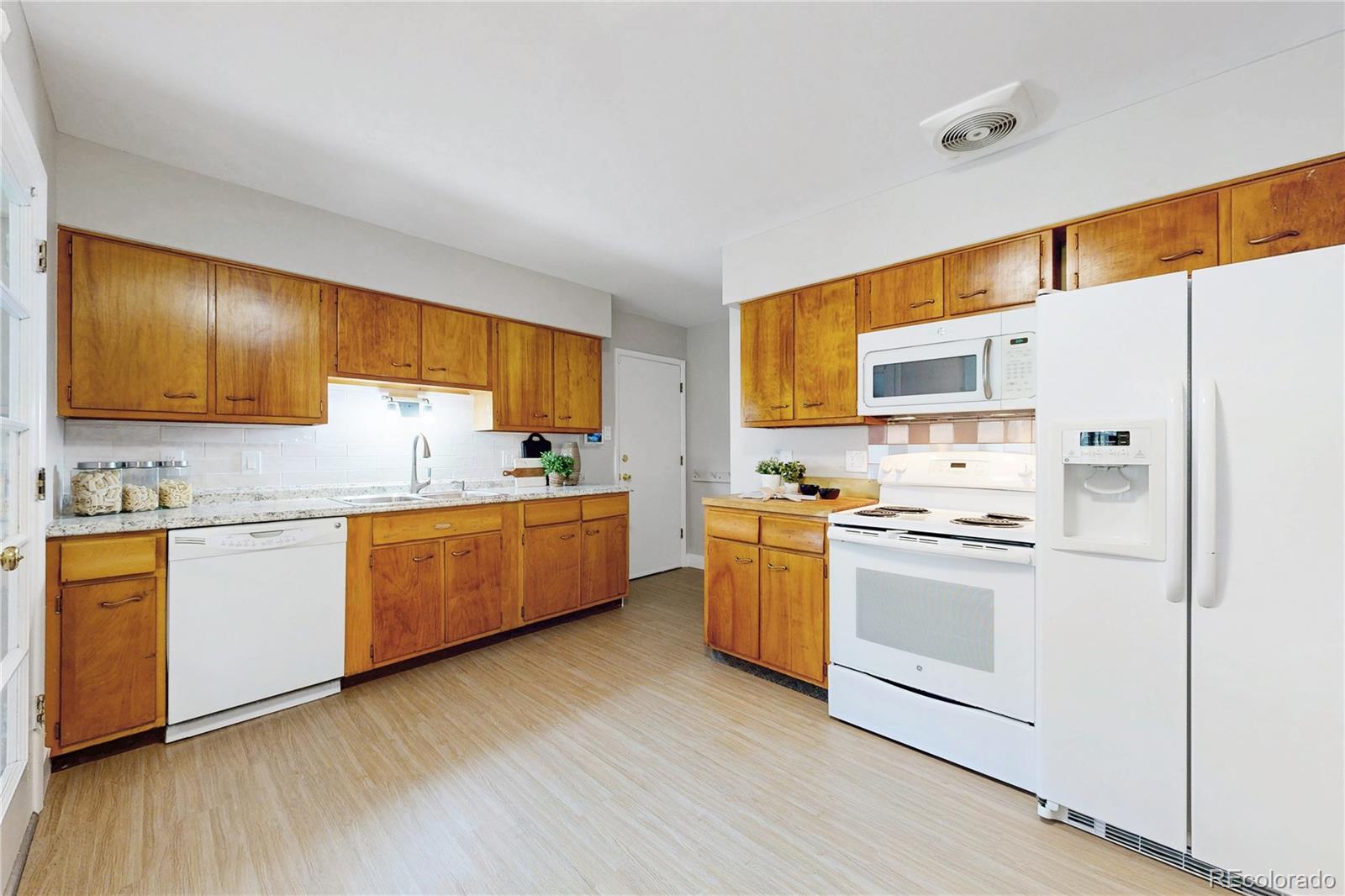 MLS Image #5 for 6632 e dickenson place,denver, Colorado
