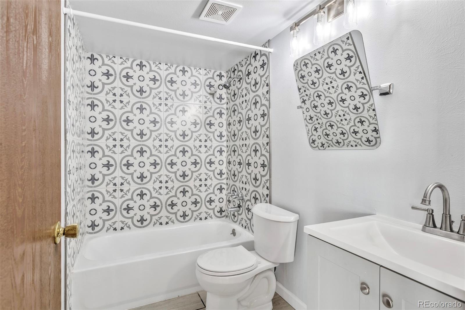 MLS Image #11 for 15084 e andrews drive,denver, Colorado
