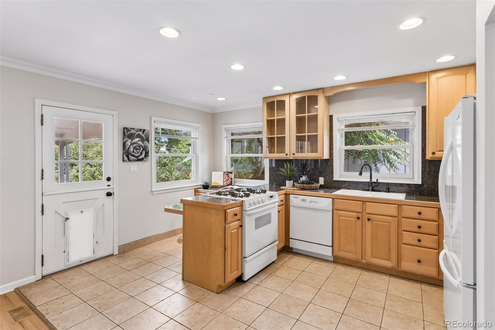MLS Image #13 for 3445 s bellaire street,denver, Colorado