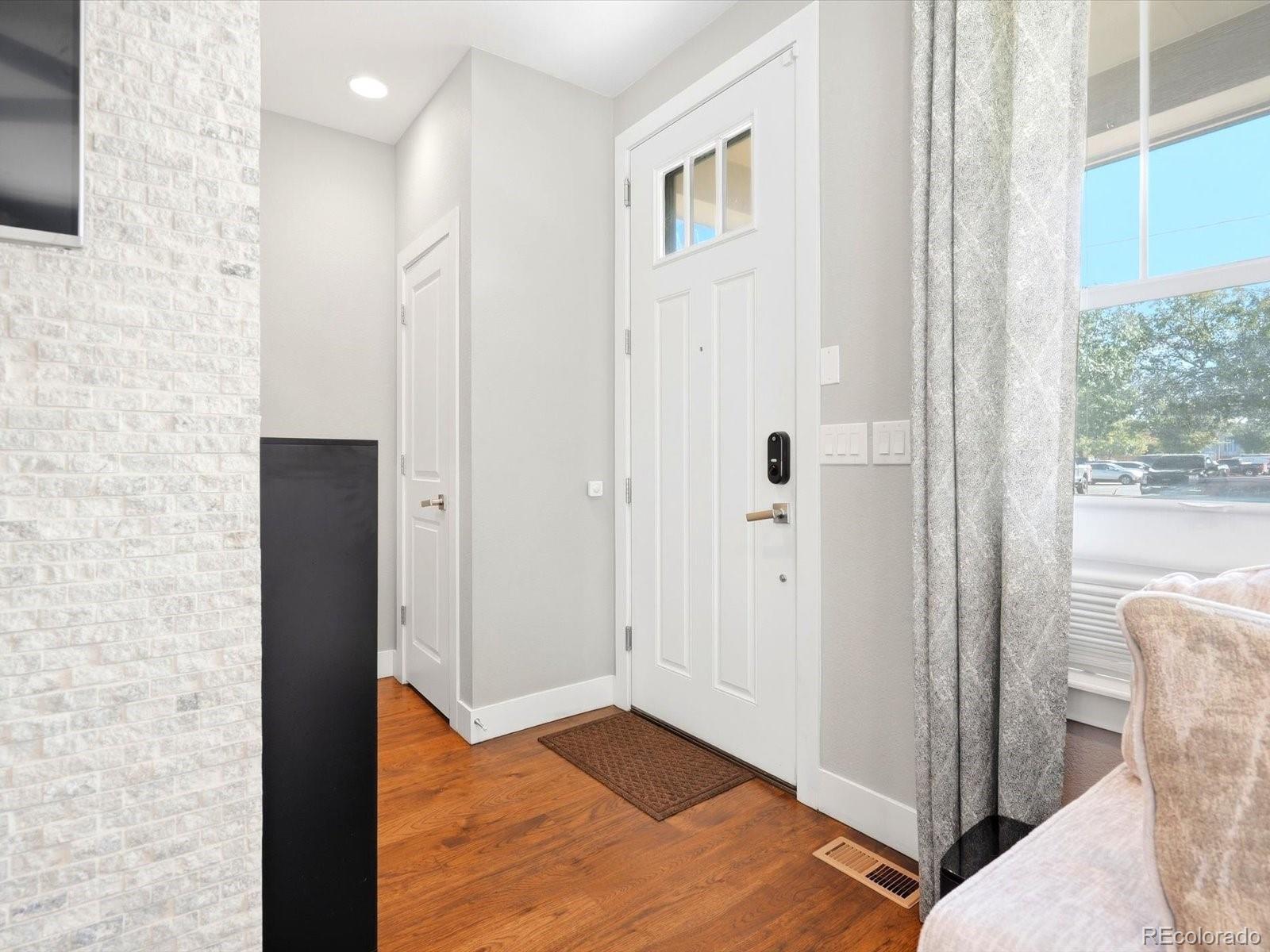 MLS Image #6 for 1509 s dayton street,denver, Colorado