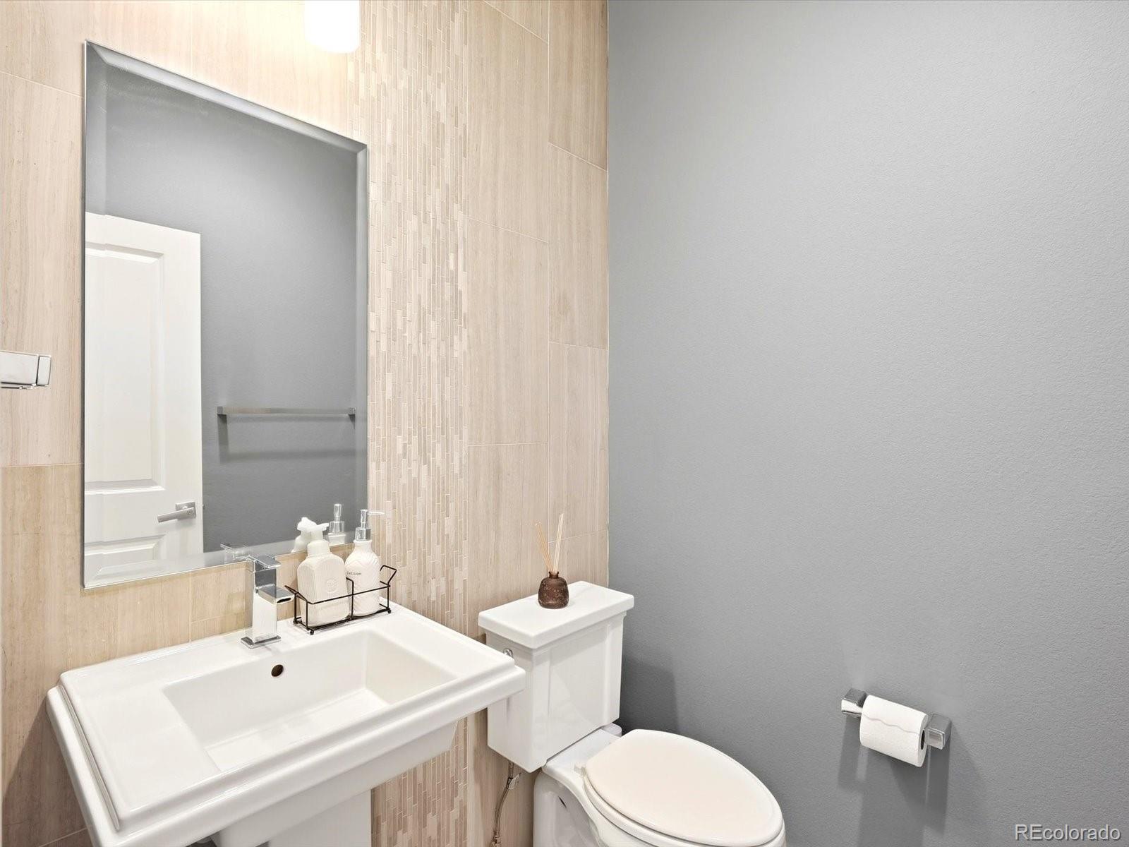 MLS Image #7 for 1509 s dayton street,denver, Colorado
