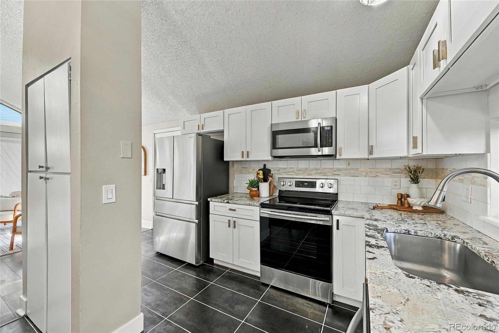 MLS Image #17 for 10193 e peakview avenue,englewood, Colorado