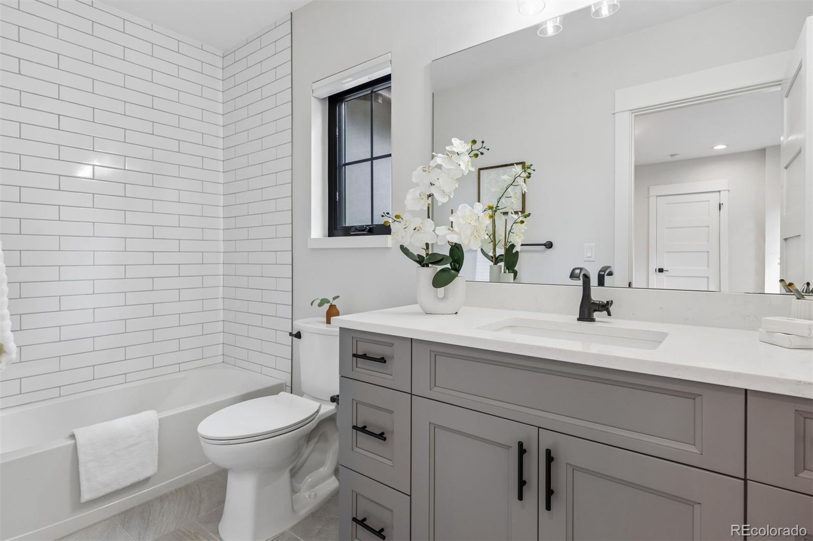 MLS Image #28 for 516 s high street,denver, Colorado