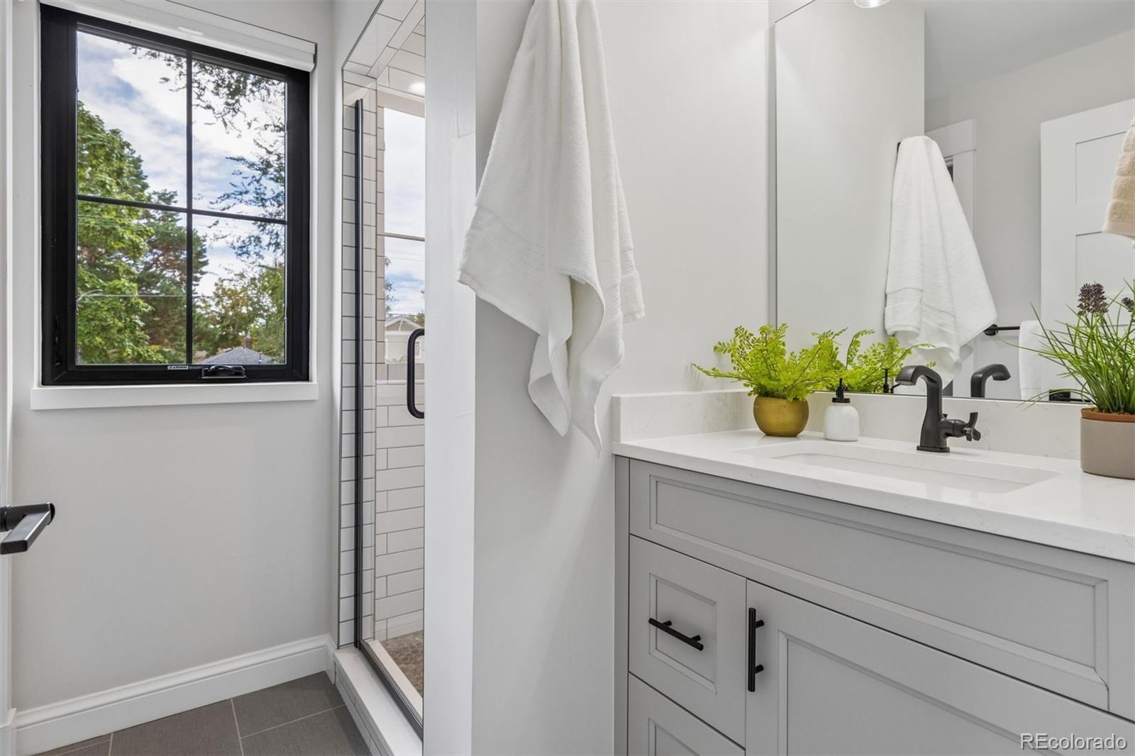 MLS Image #34 for 516 s high street,denver, Colorado