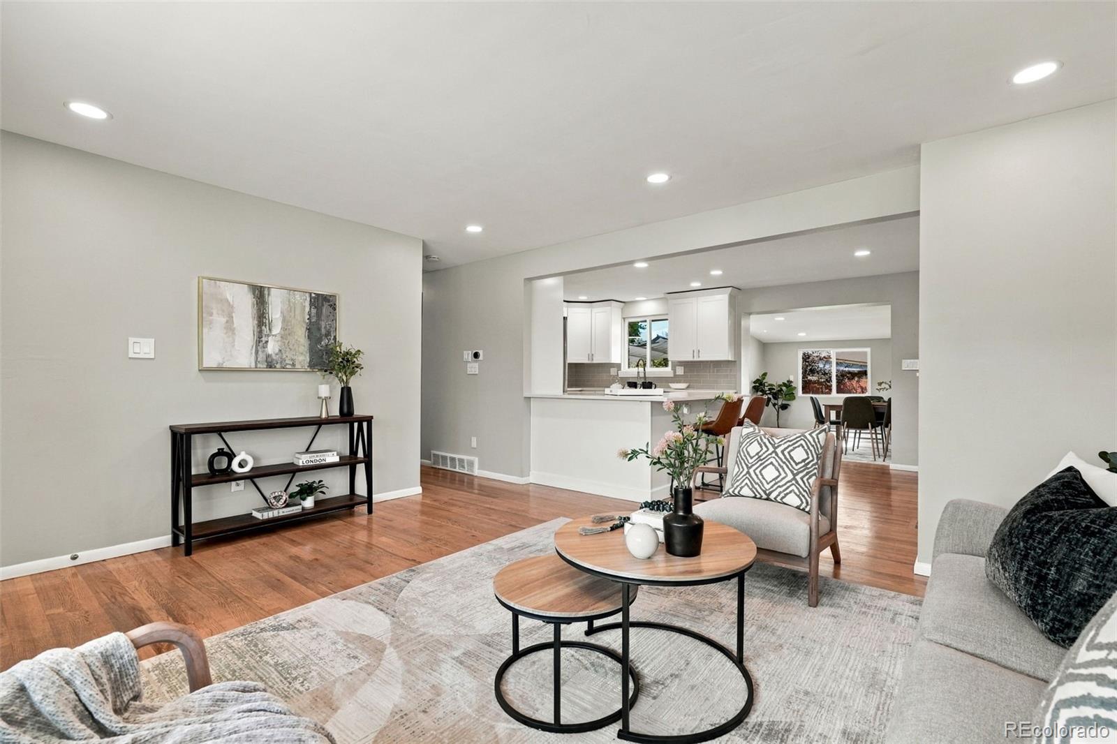 MLS Image #6 for 7147 e wyoming place,denver, Colorado