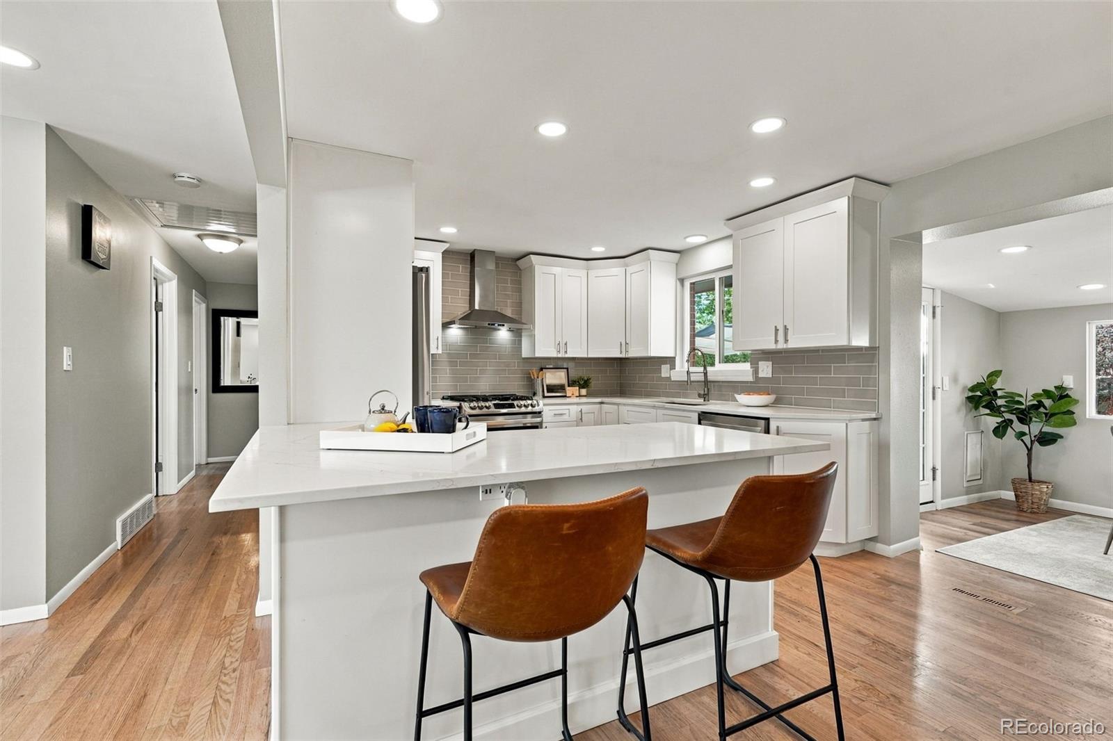 MLS Image #8 for 7147 e wyoming place,denver, Colorado