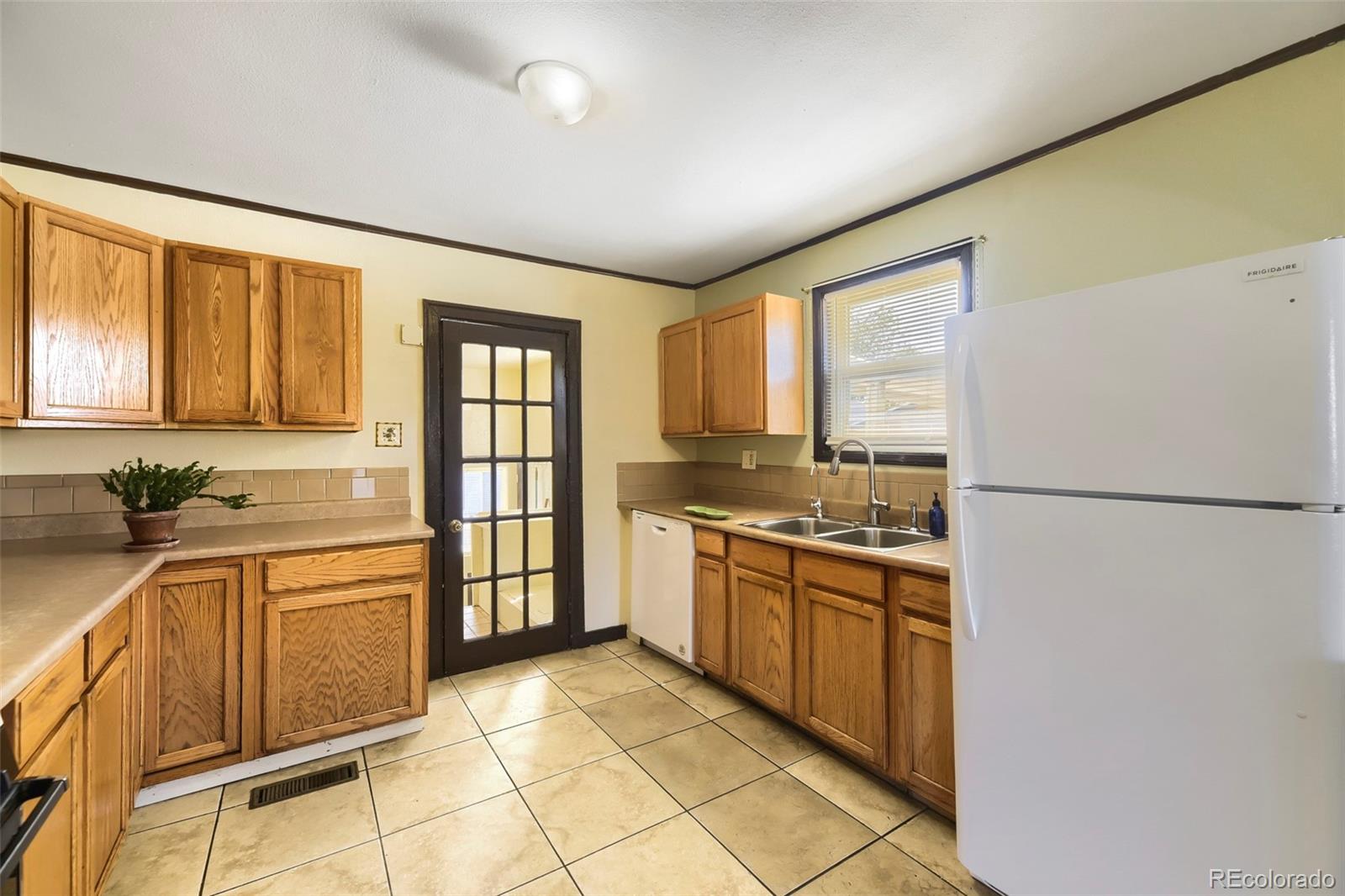 MLS Image #8 for 2252 s galapago street,denver, Colorado