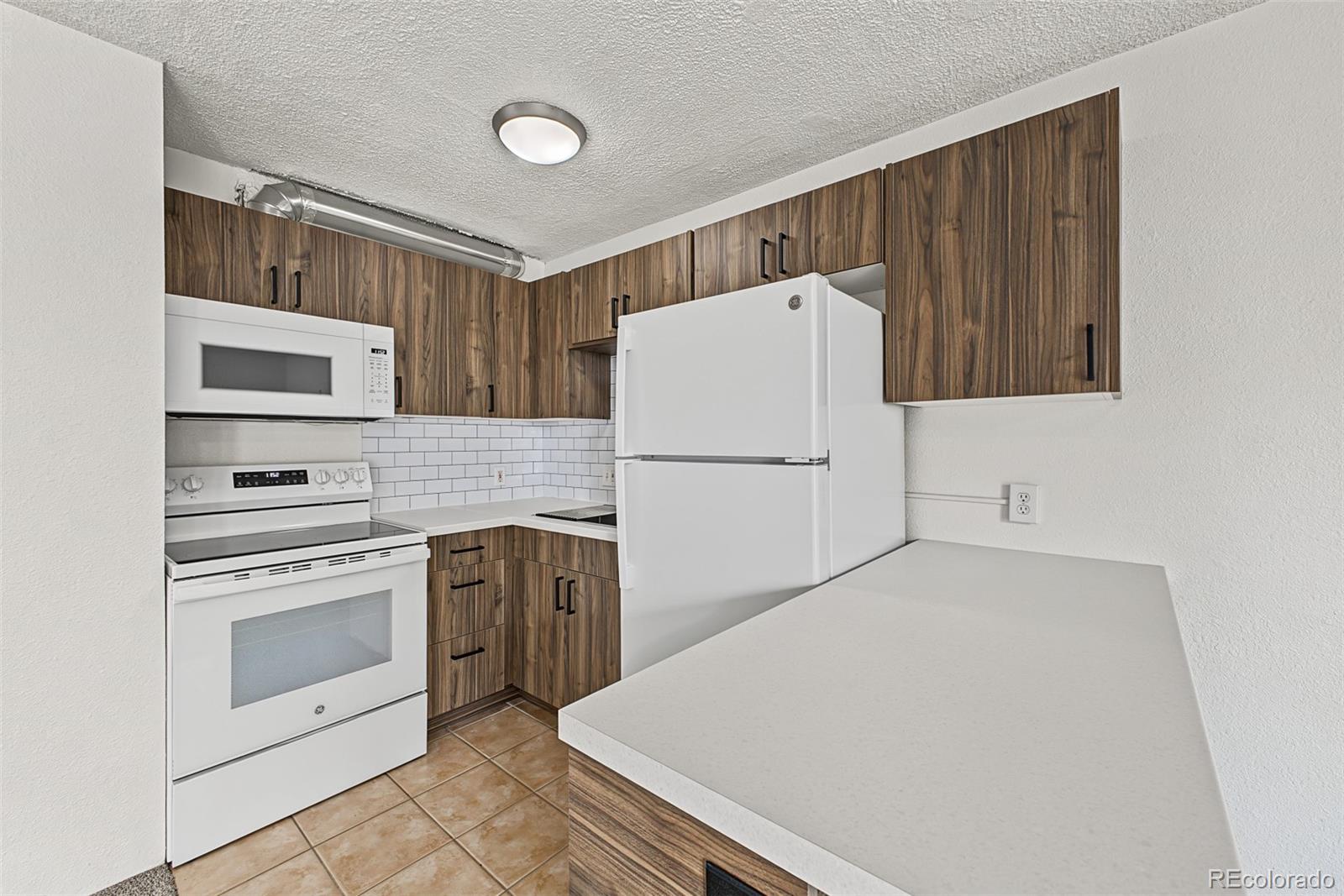 MLS Image #14 for 2500 s york street,denver, Colorado