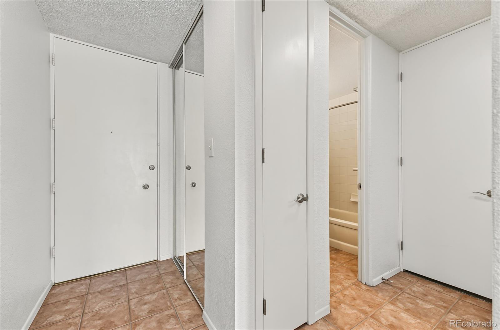 MLS Image #19 for 2500 s york street,denver, Colorado