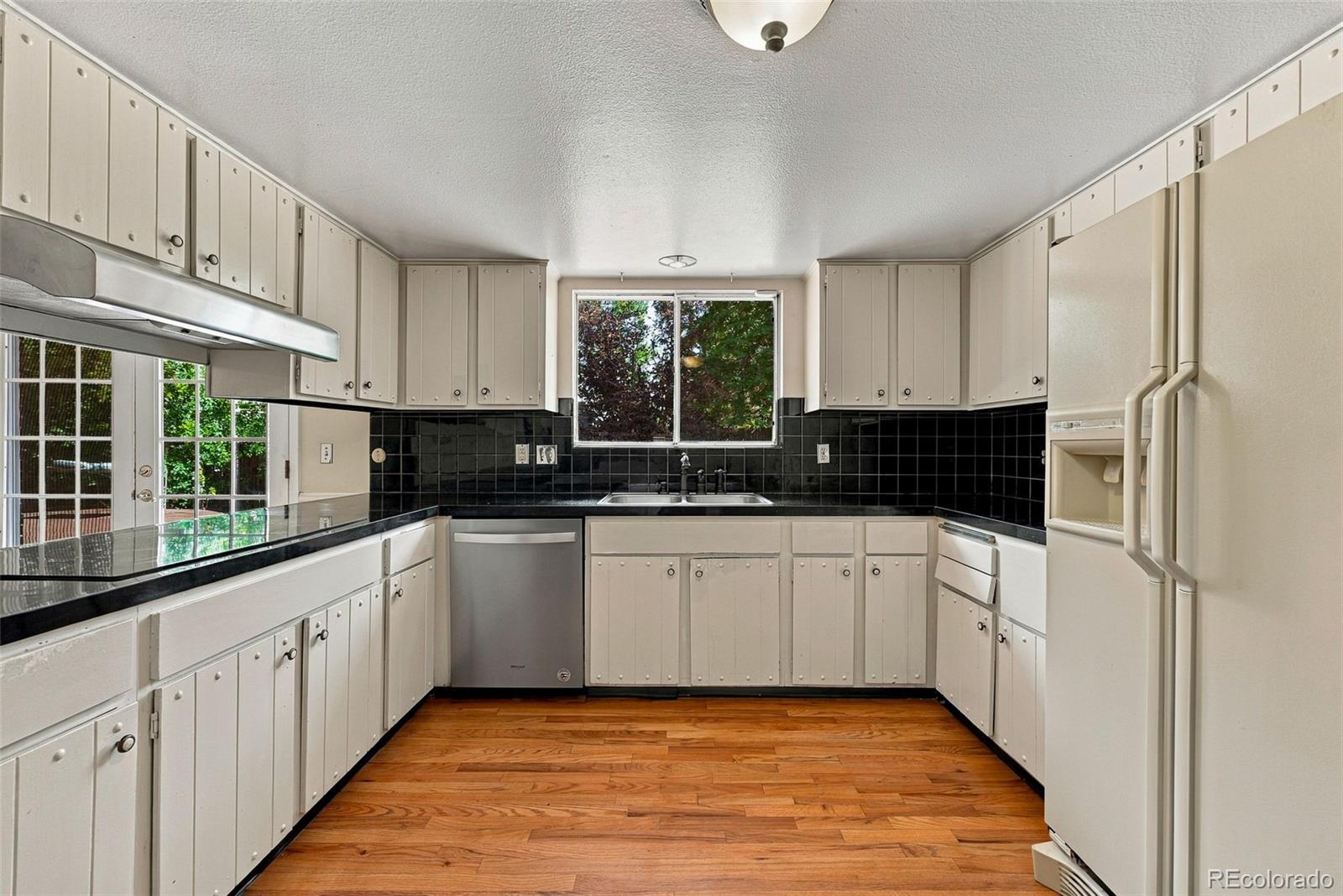 MLS Image #16 for 3700 s roslyn way,denver, Colorado