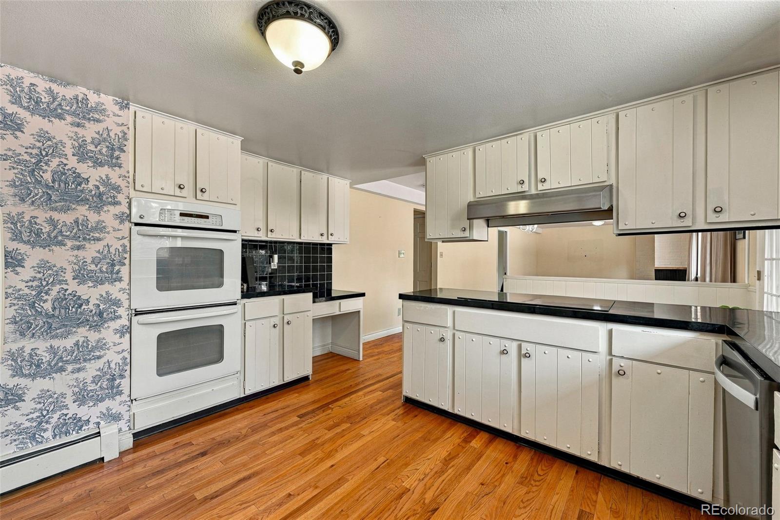 MLS Image #18 for 3700 s roslyn way,denver, Colorado
