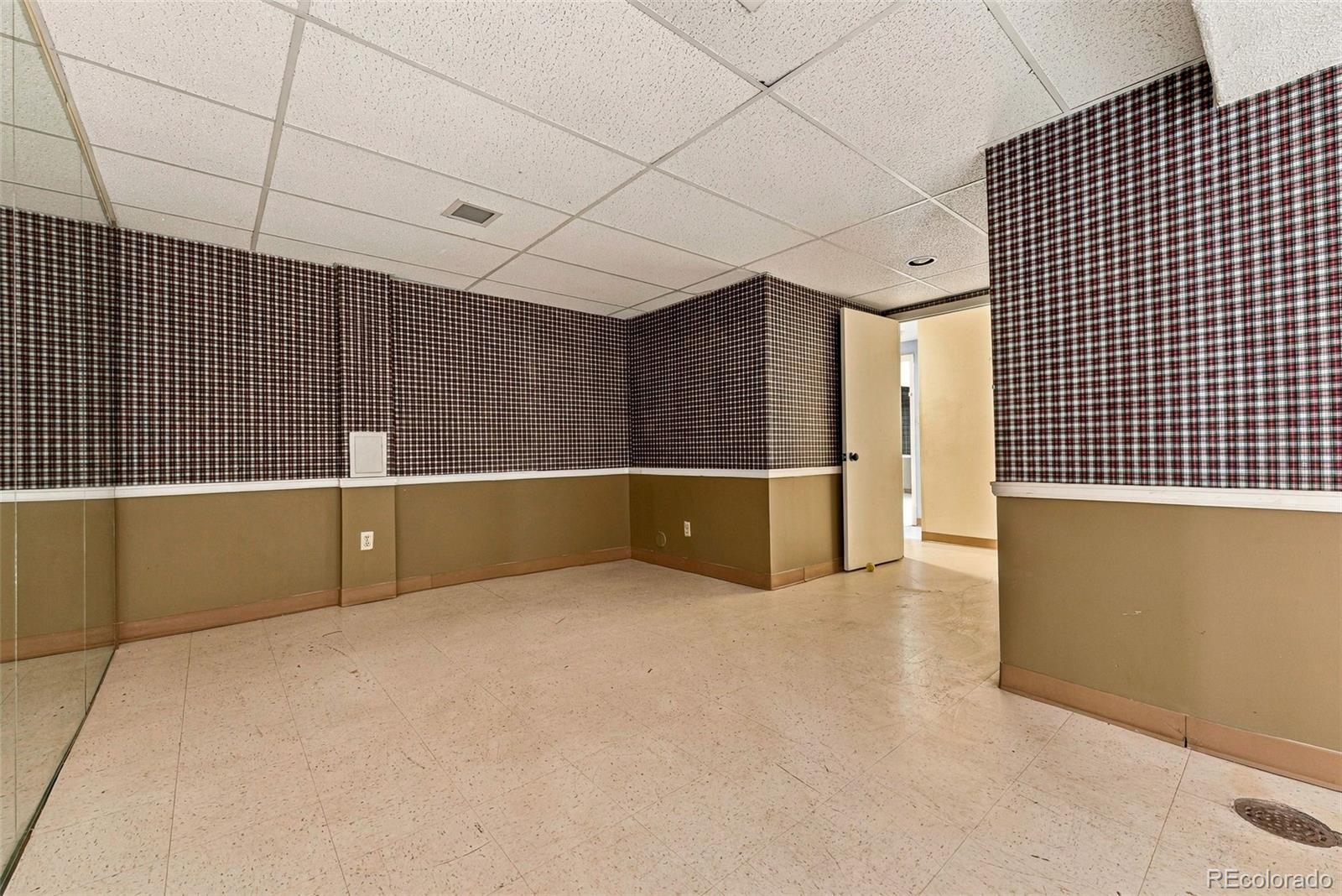 MLS Image #39 for 3700 s roslyn way,denver, Colorado