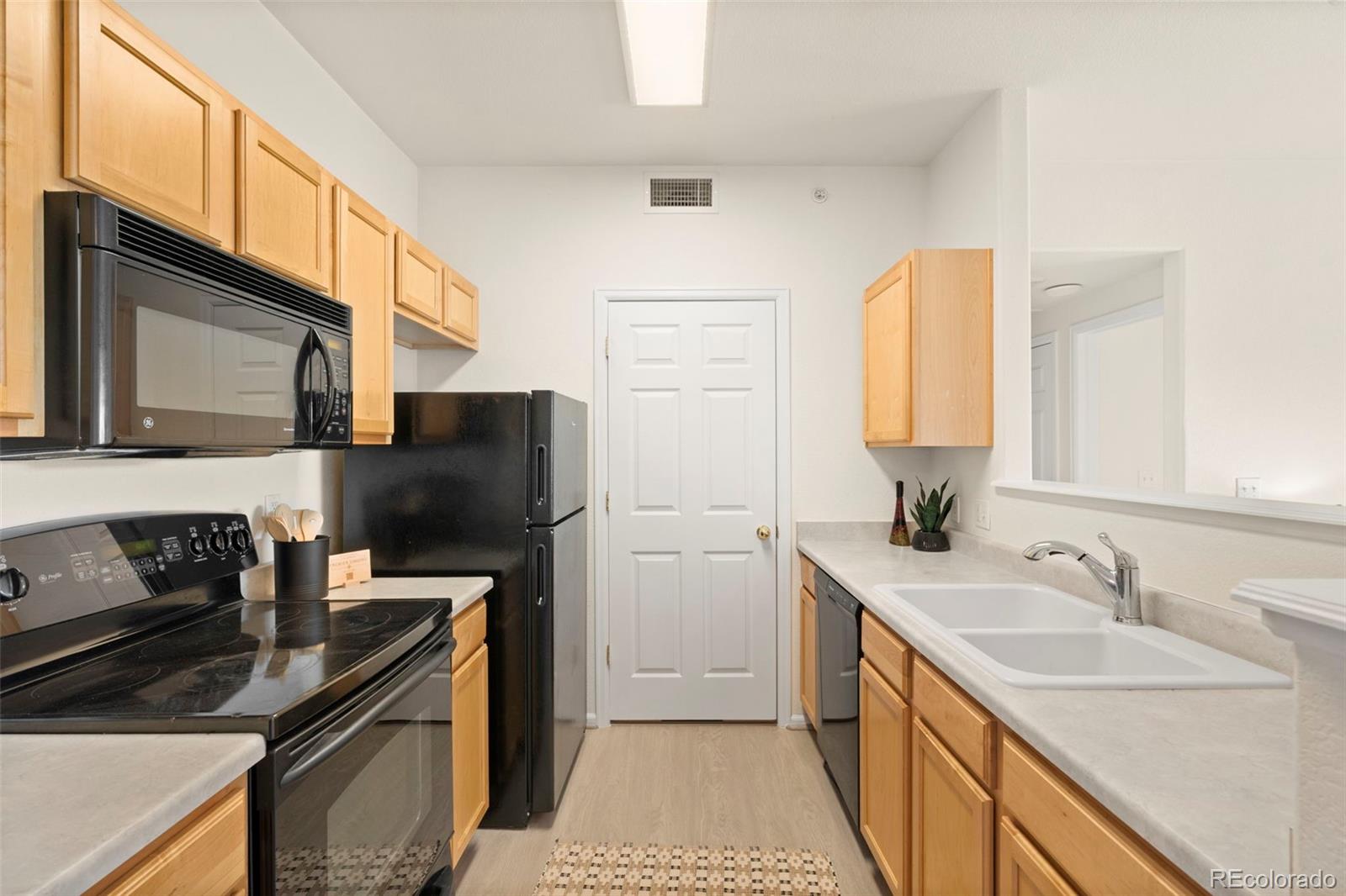 MLS Image #11 for 4451 s ammons street,denver, Colorado