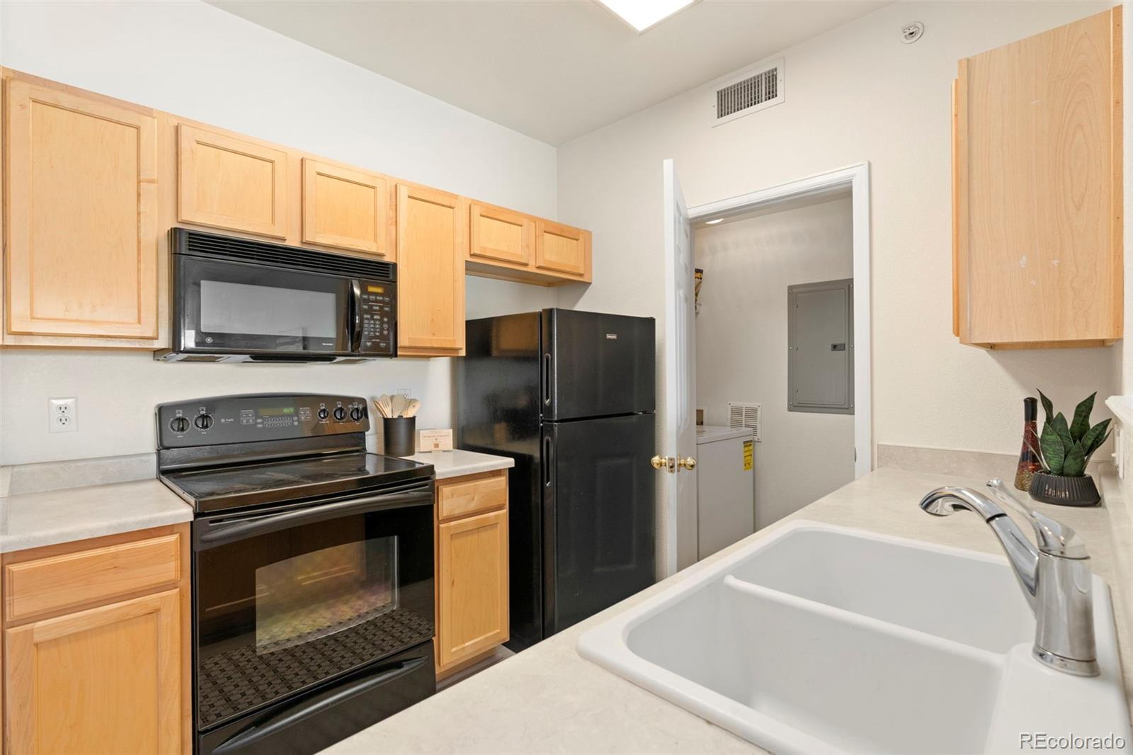 MLS Image #5 for 4451 s ammons street,denver, Colorado