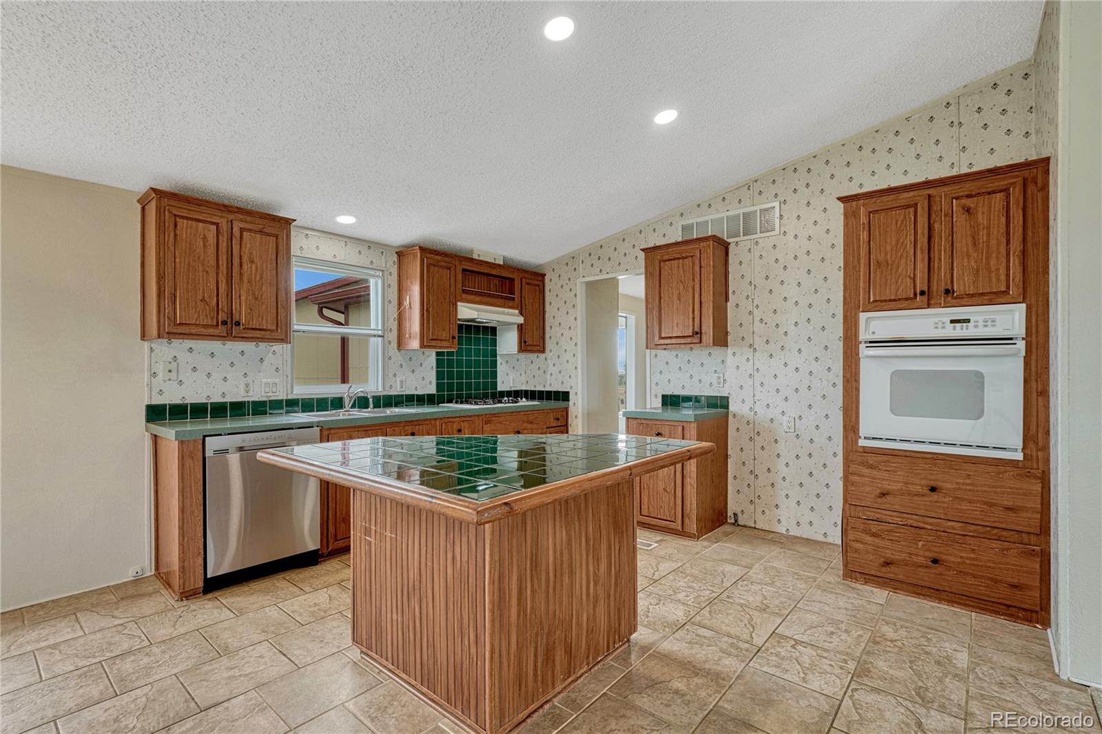 MLS Image #11 for 44541  overland trail,elizabeth, Colorado