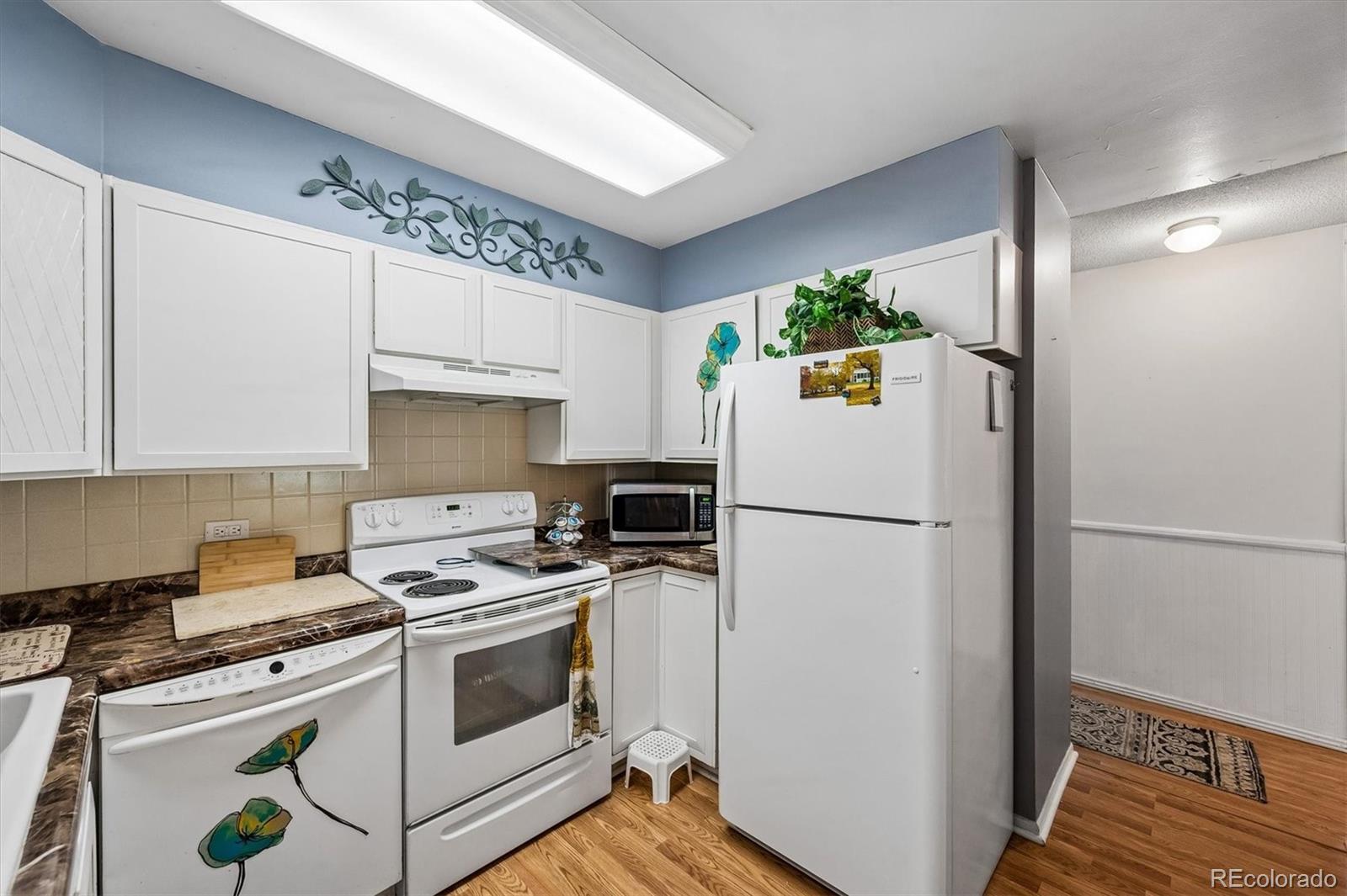 MLS Image #4 for 635 s alton way,denver, Colorado