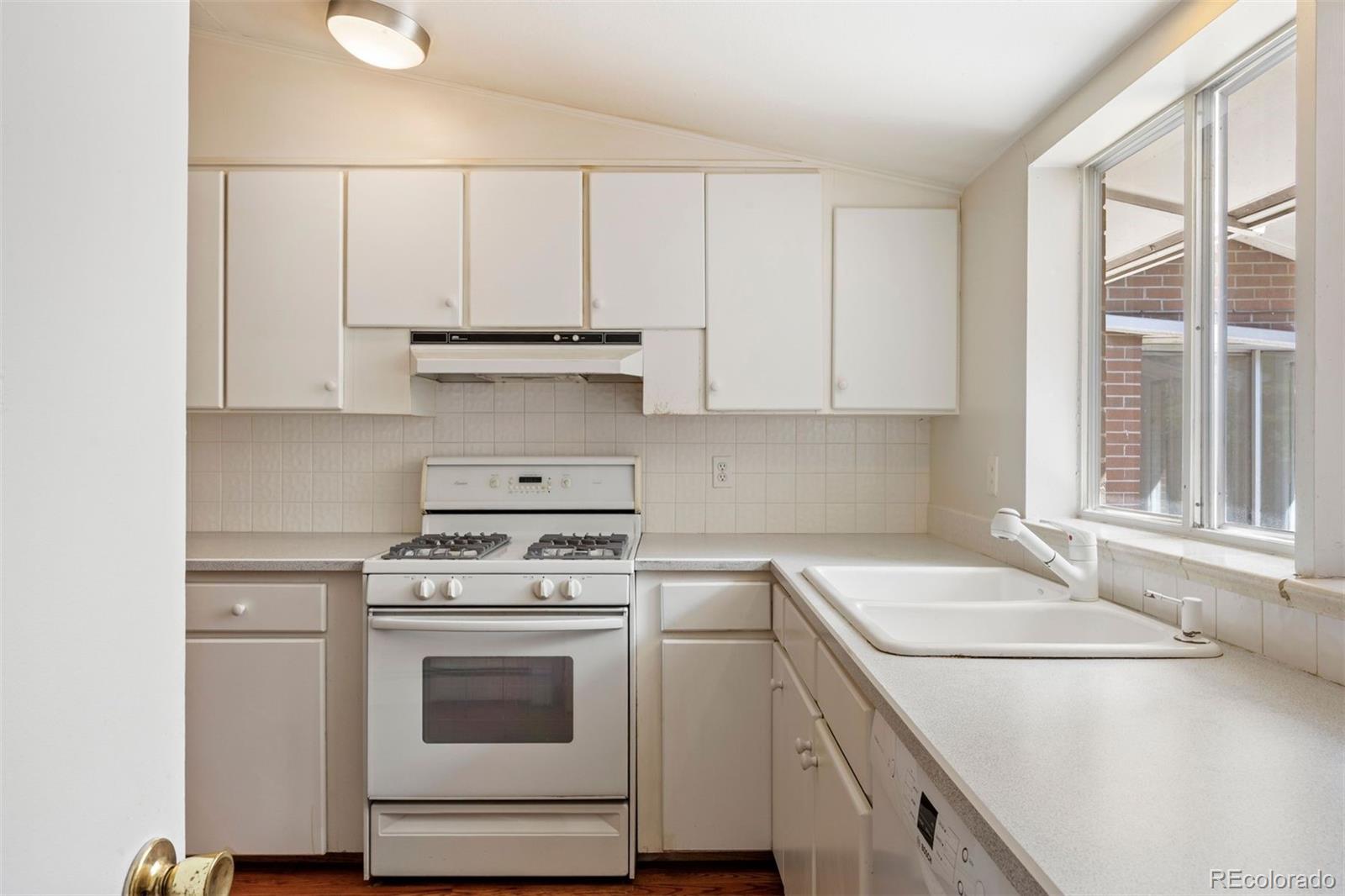 MLS Image #15 for 586 s olive way,denver, Colorado
